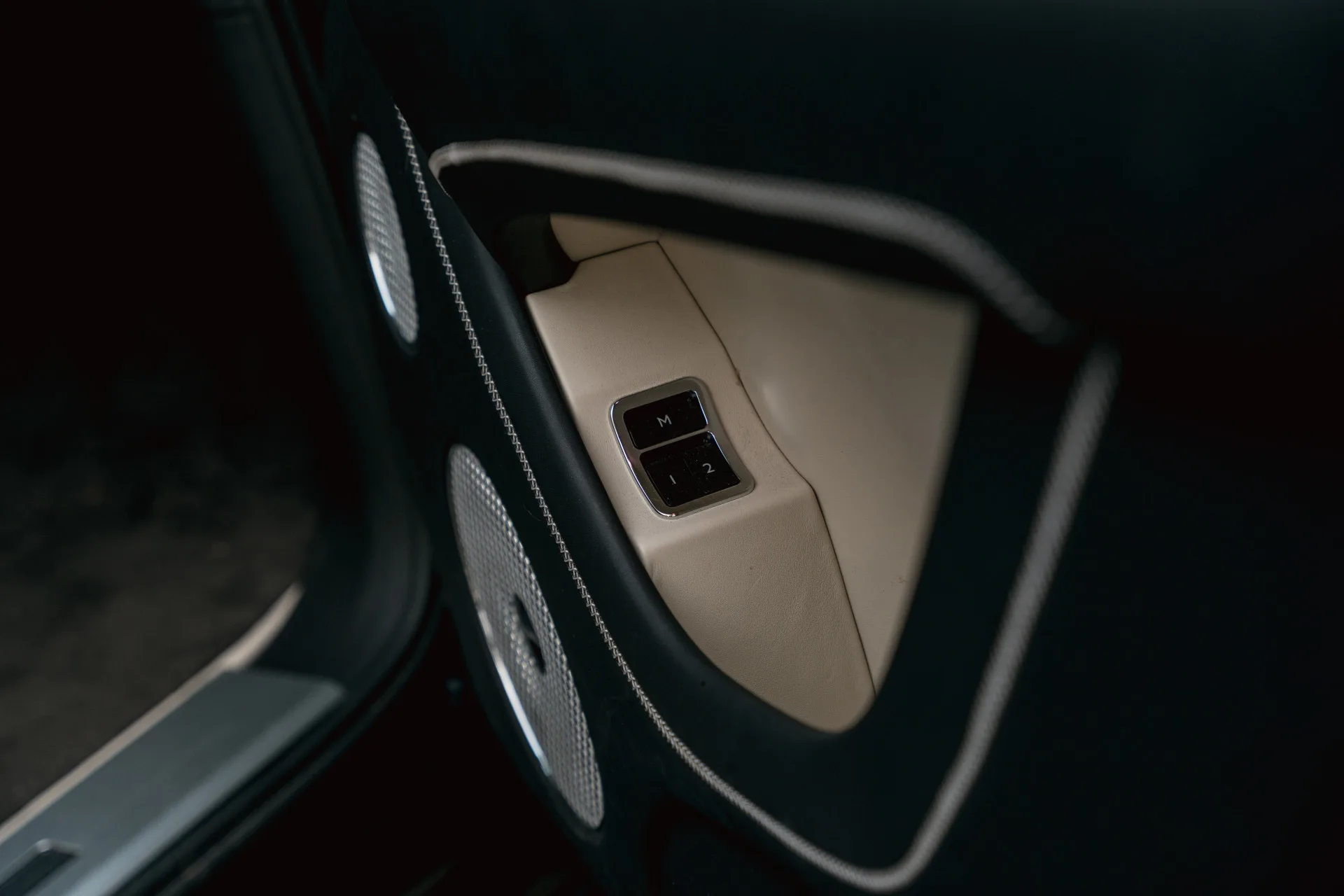 2022 Bentley Bentayga Hybrid, 23/30