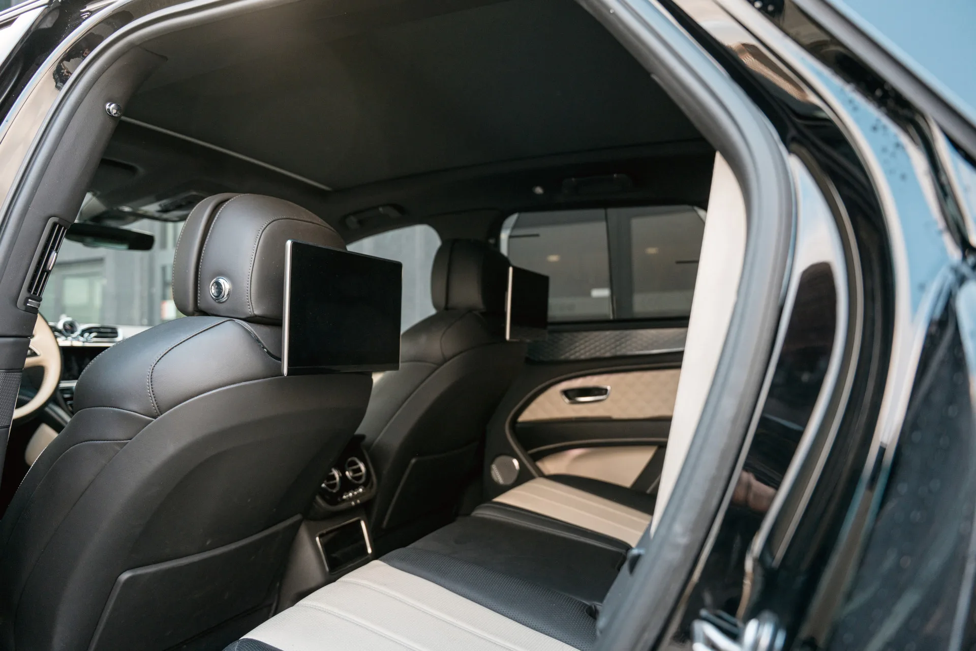 2022 Bentley Bentayga Hybrid, 29/30