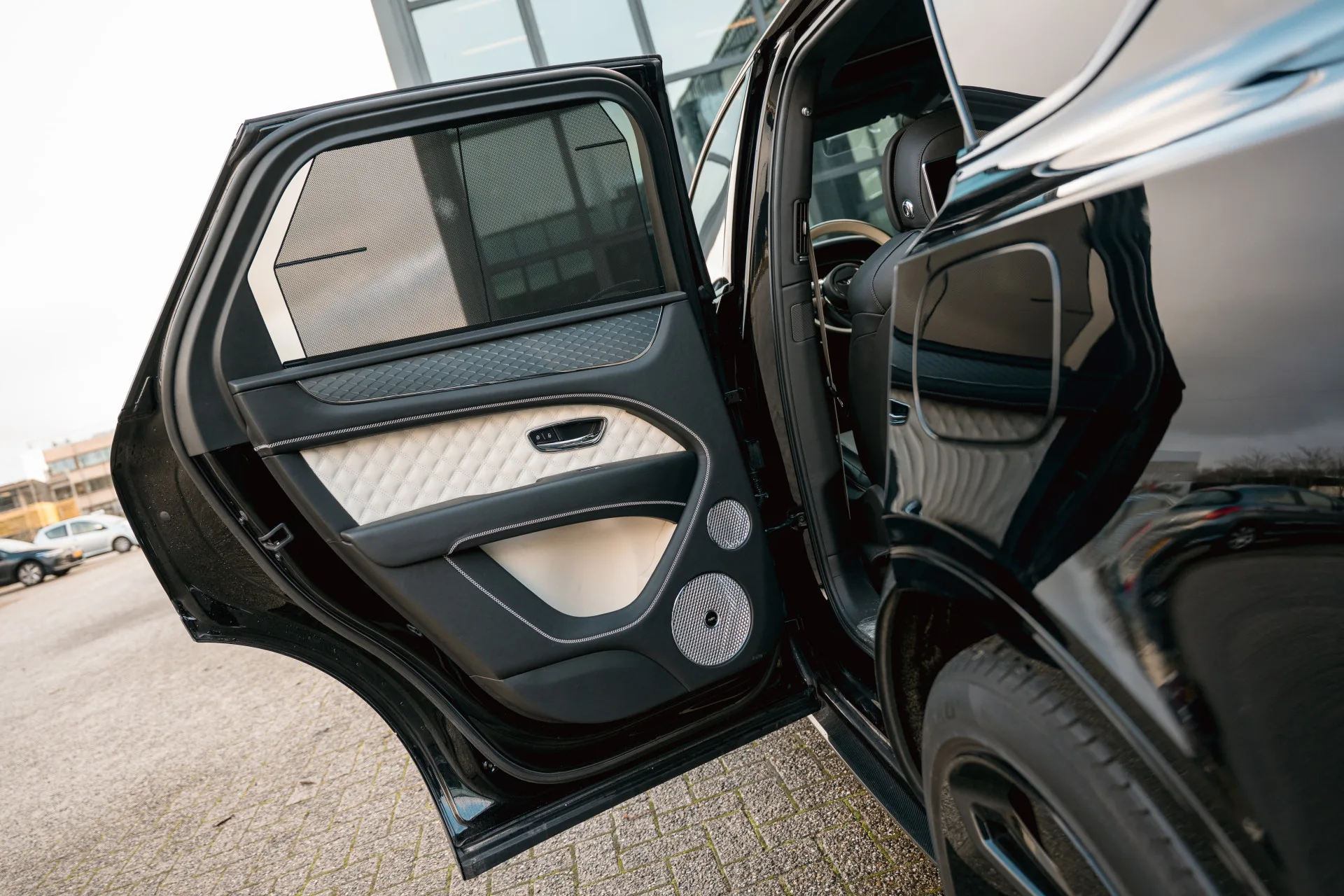 2022 Bentley Bentayga Hybrid, 30/30