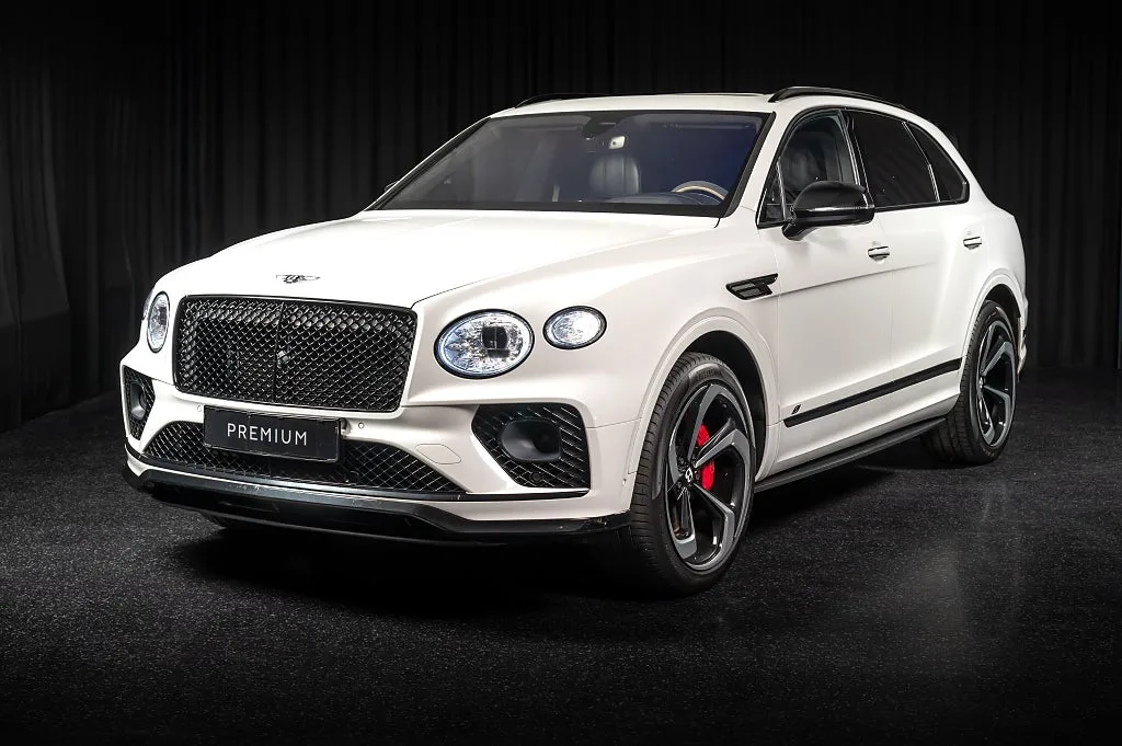 2022 Bentley Bentayga S offered by an authorised dealer in Järfälla, Sweden, main photo