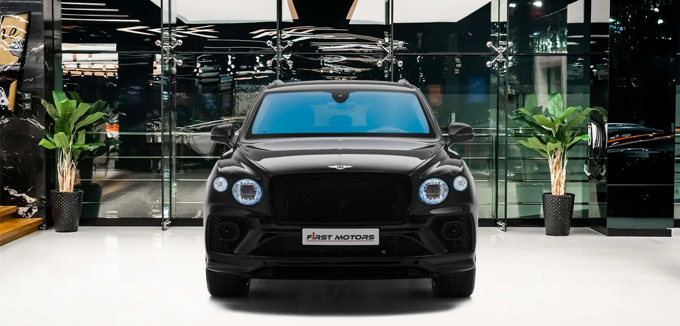 2022 Bentley Bentayga Speed proposée par un concessionnaire spécialisé à Dubai, Émirats arabes unis, vue extérieure 3