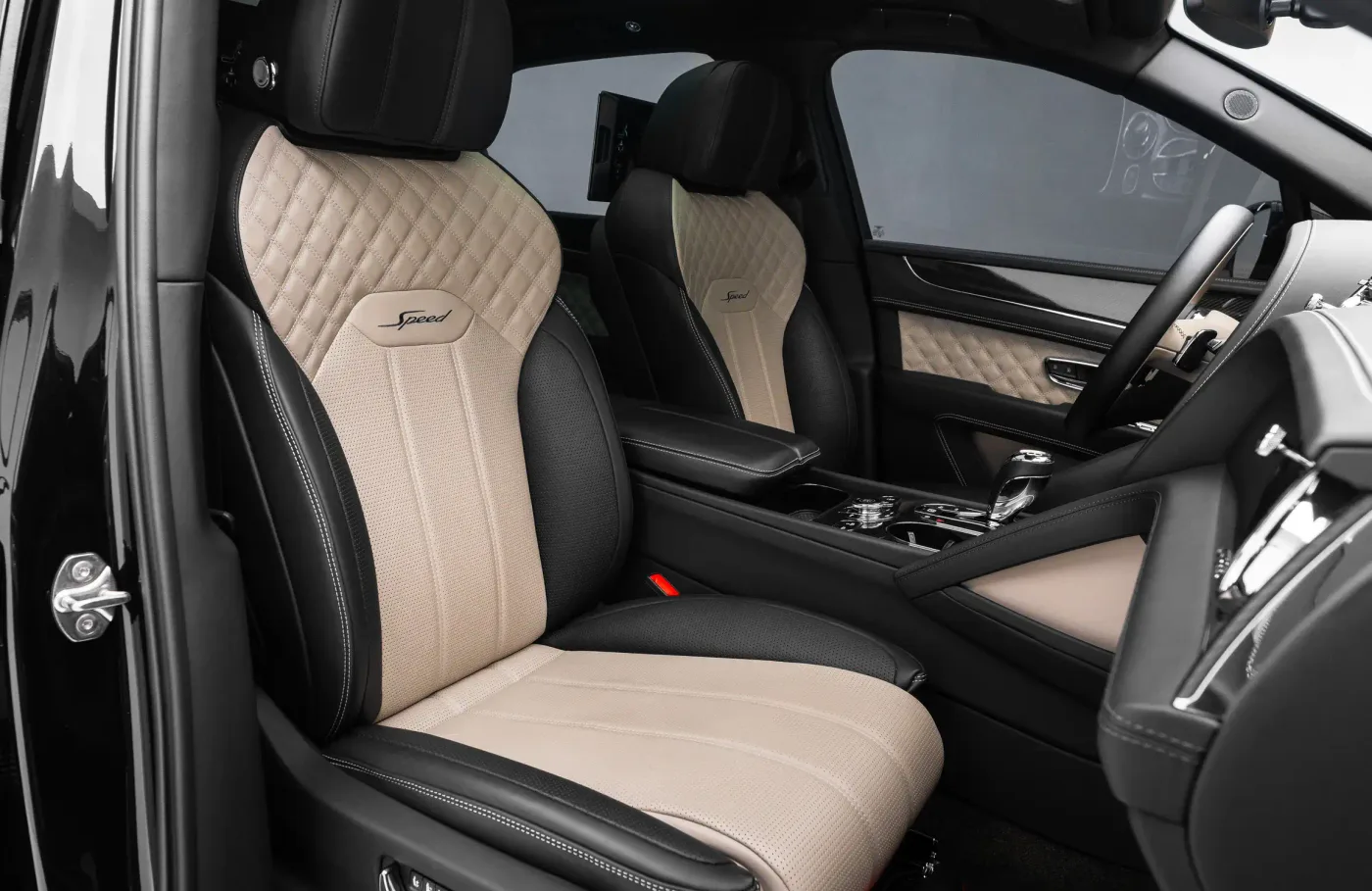 2022 Bentley Bentayga Speed proposée par un concessionnaire spécialisé à Dubai, Émirats arabes unis, photo 8 sur 10
