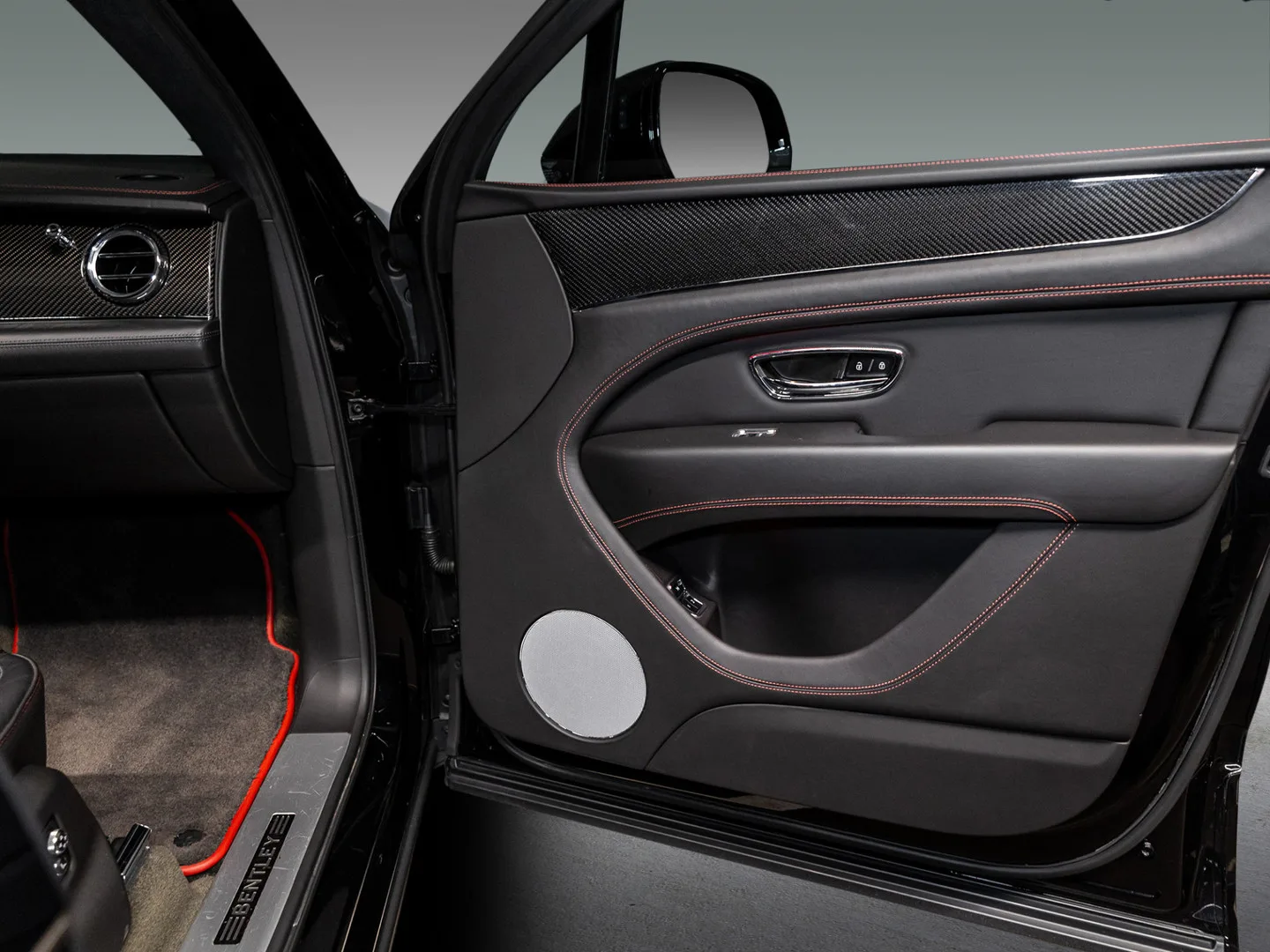 2022 Bentley Bentayga V8, 19/30
