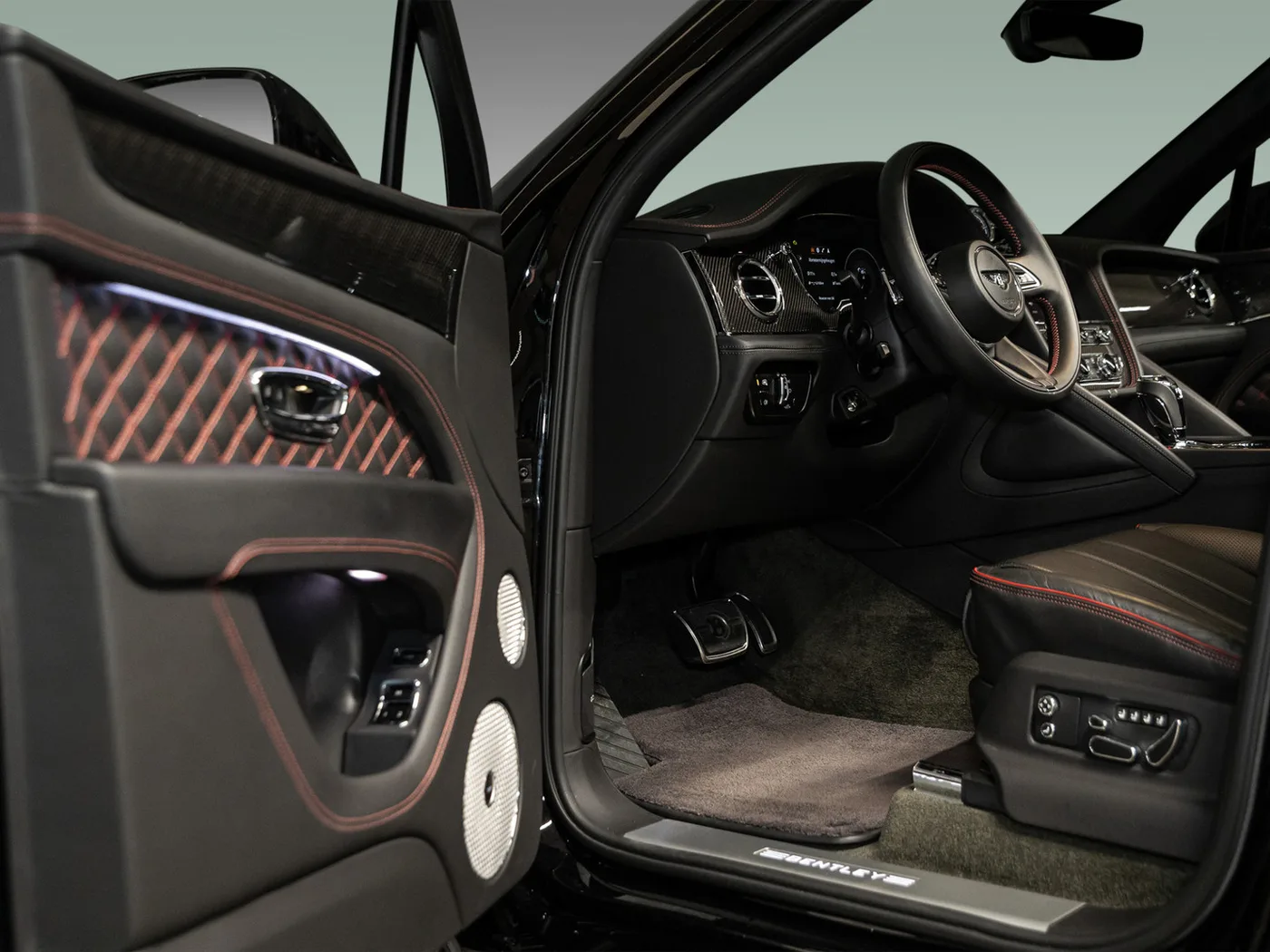 2022 Bentley Bentayga S V8 offered by an official Bentley dealer in Leusden, Netherlands, photo 8 of 15