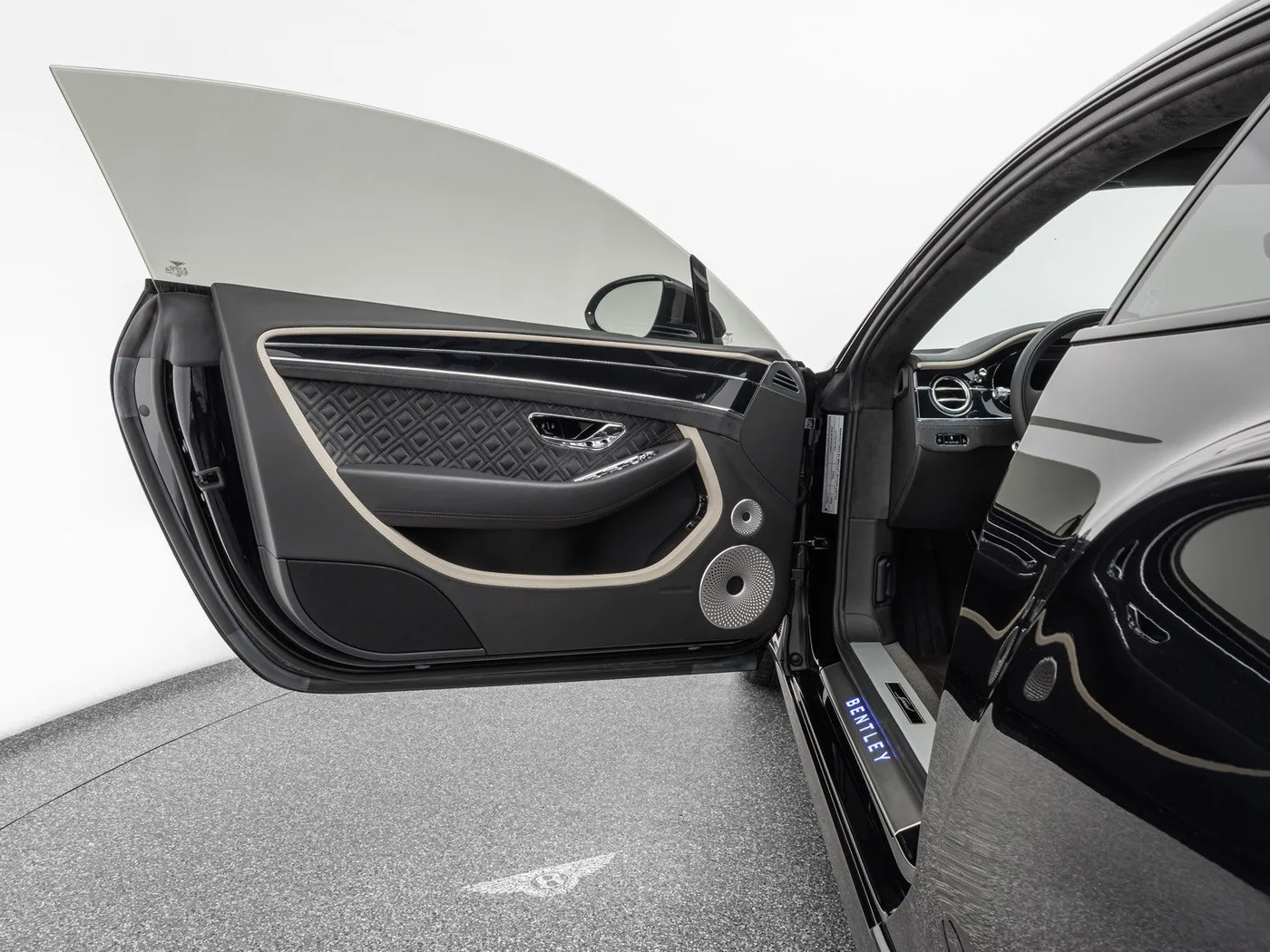 2022 Bentley Continental GT Speed proposée par un concessionnaire spécialisé à Singen, Allemagne, photo 10 sur 15