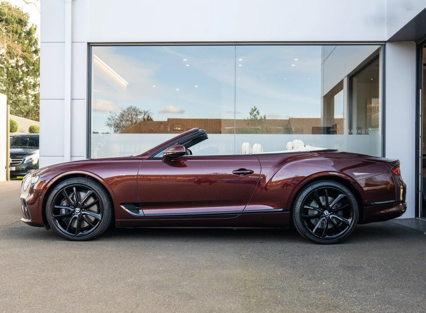 2022 Bentley Continental GT V8 Convertible proposée par un concessionnaire spécialisé à Banstead, Royaume-Uni, photo 3 sur 15