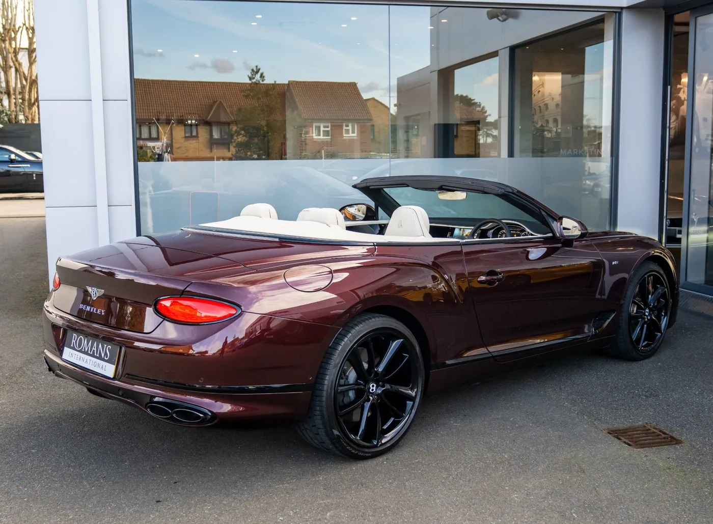 2022 Bentley Continental GT V8 Convertible proposée par un concessionnaire spécialisé à Banstead, Royaume-Uni, photo 4 sur 15