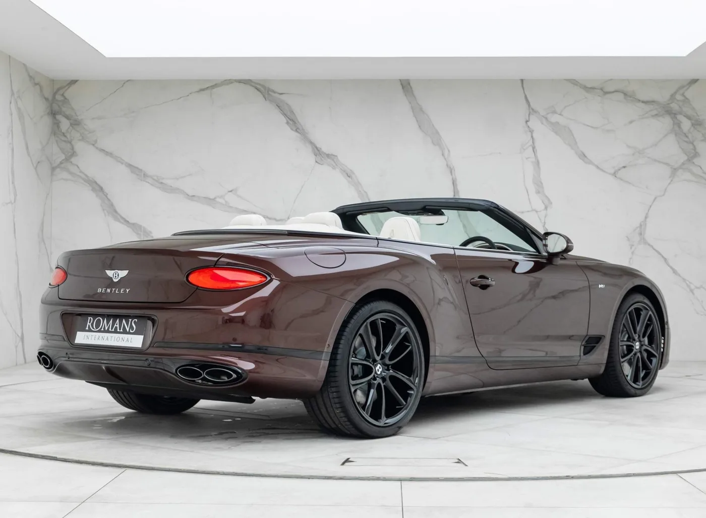 2022 Bentley Continental GT V8 Convertible proposée par un concessionnaire spécialisé à Banstead, Royaume-Uni, photo 6 sur 15