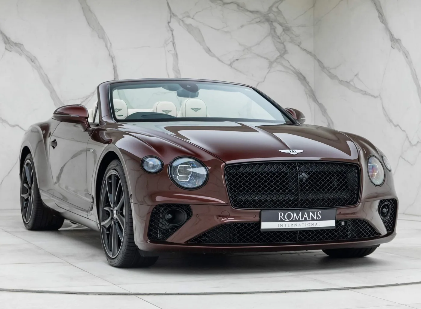 2022 Bentley Continental GT V8 Convertible proposée par un concessionnaire spécialisé à Banstead, Royaume-Uni, photo 12 sur 15