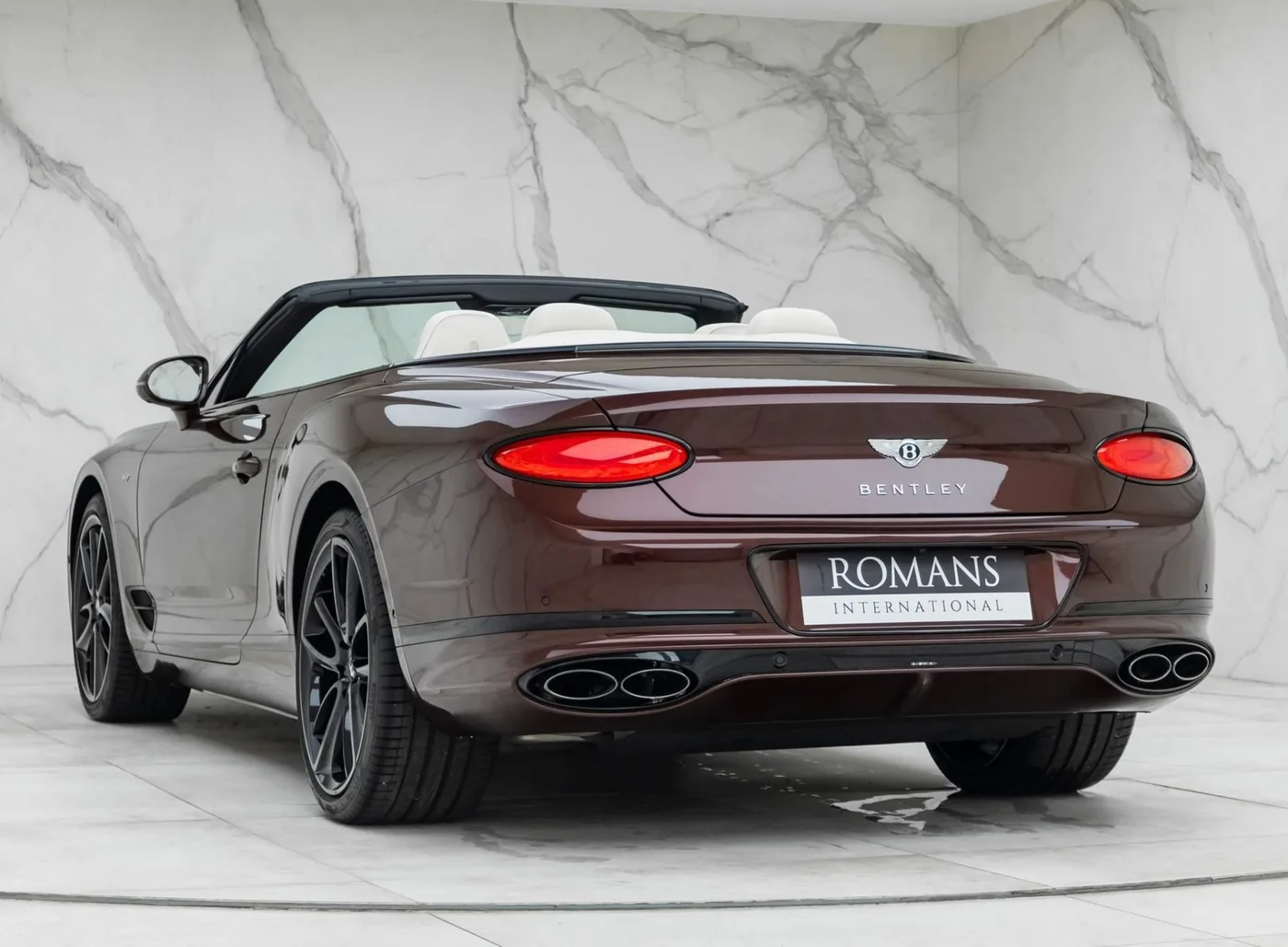 2022 Bentley Continental GT V8 Convertible proposée par un concessionnaire spécialisé à Banstead, Royaume-Uni, photo 13 sur 15