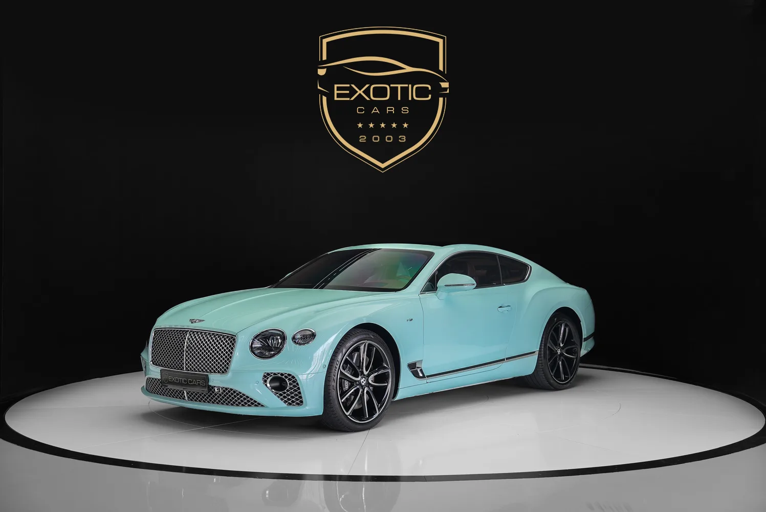 2022 Bentley Continental GT V8 proposée par un concessionnaire spécialisé à Dubaï, Émirats arabes unis, photo principale