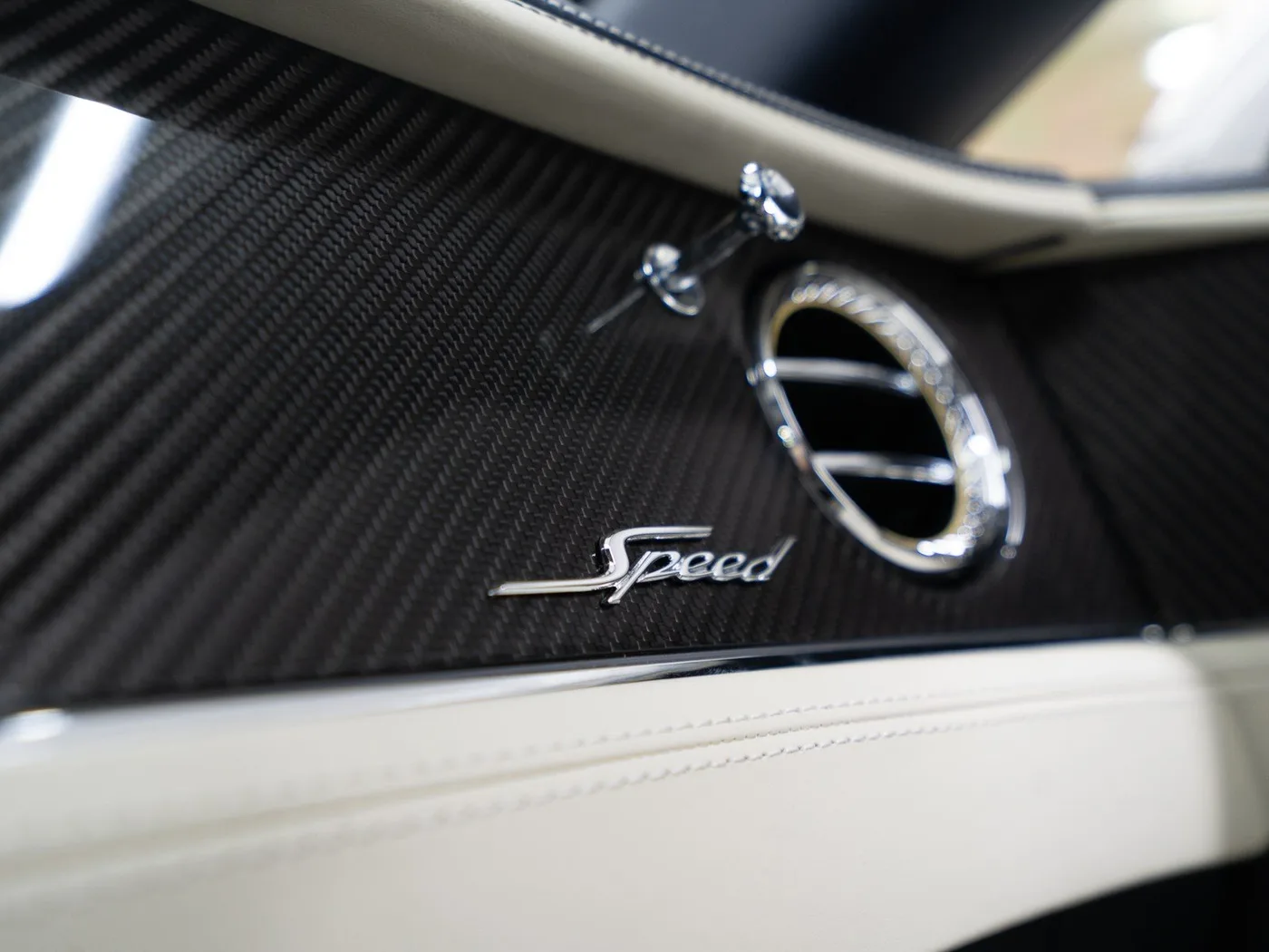 2022 Bentley Continental GTC Speed proposée par un concessionnaire spécialisé à Singen, Allemagne, photo 14 sur 15