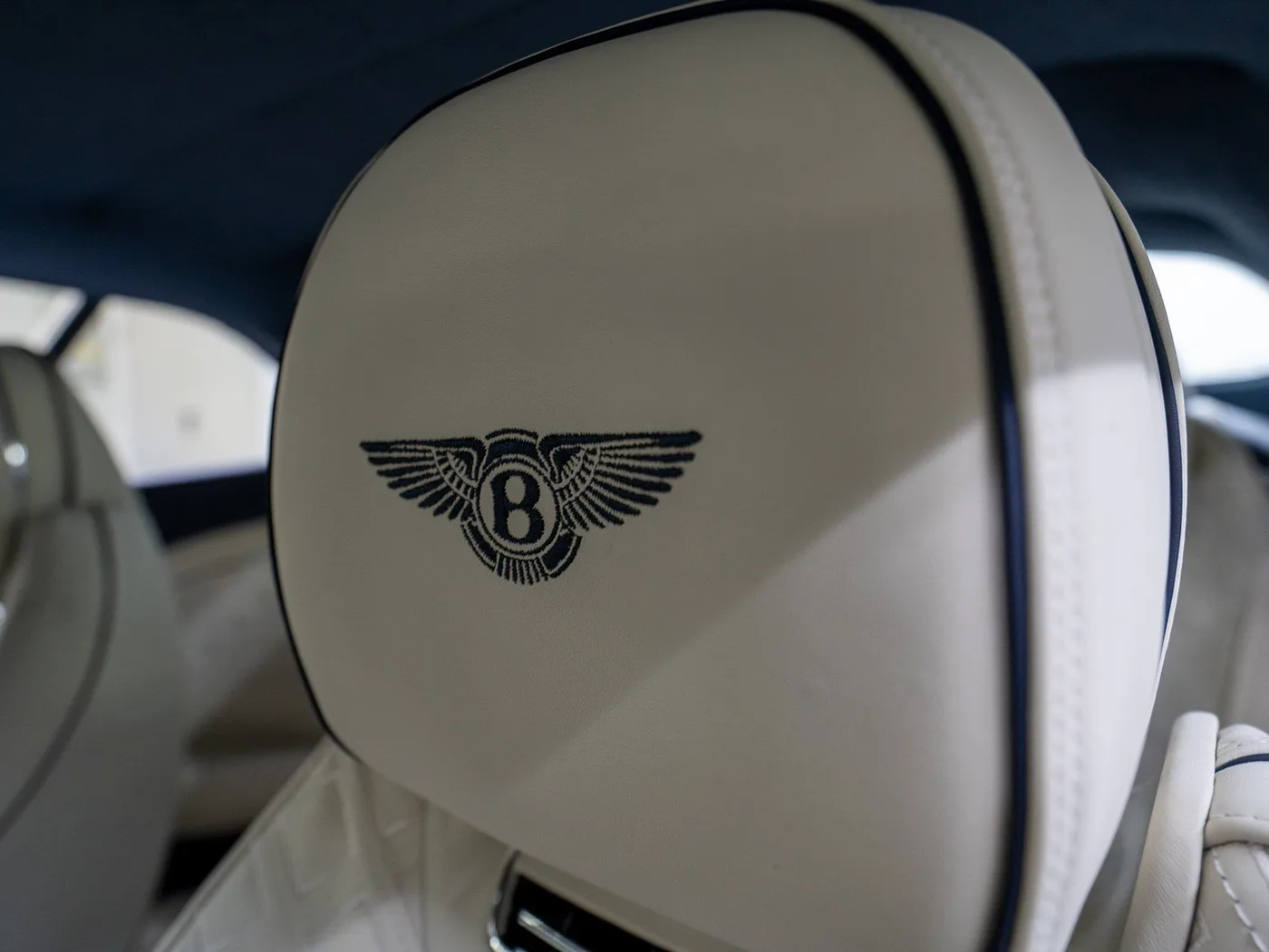 2022 Bentley Continental GTC Speed proposée par un concessionnaire spécialisé à Singen, Allemagne, photo 15 sur 15