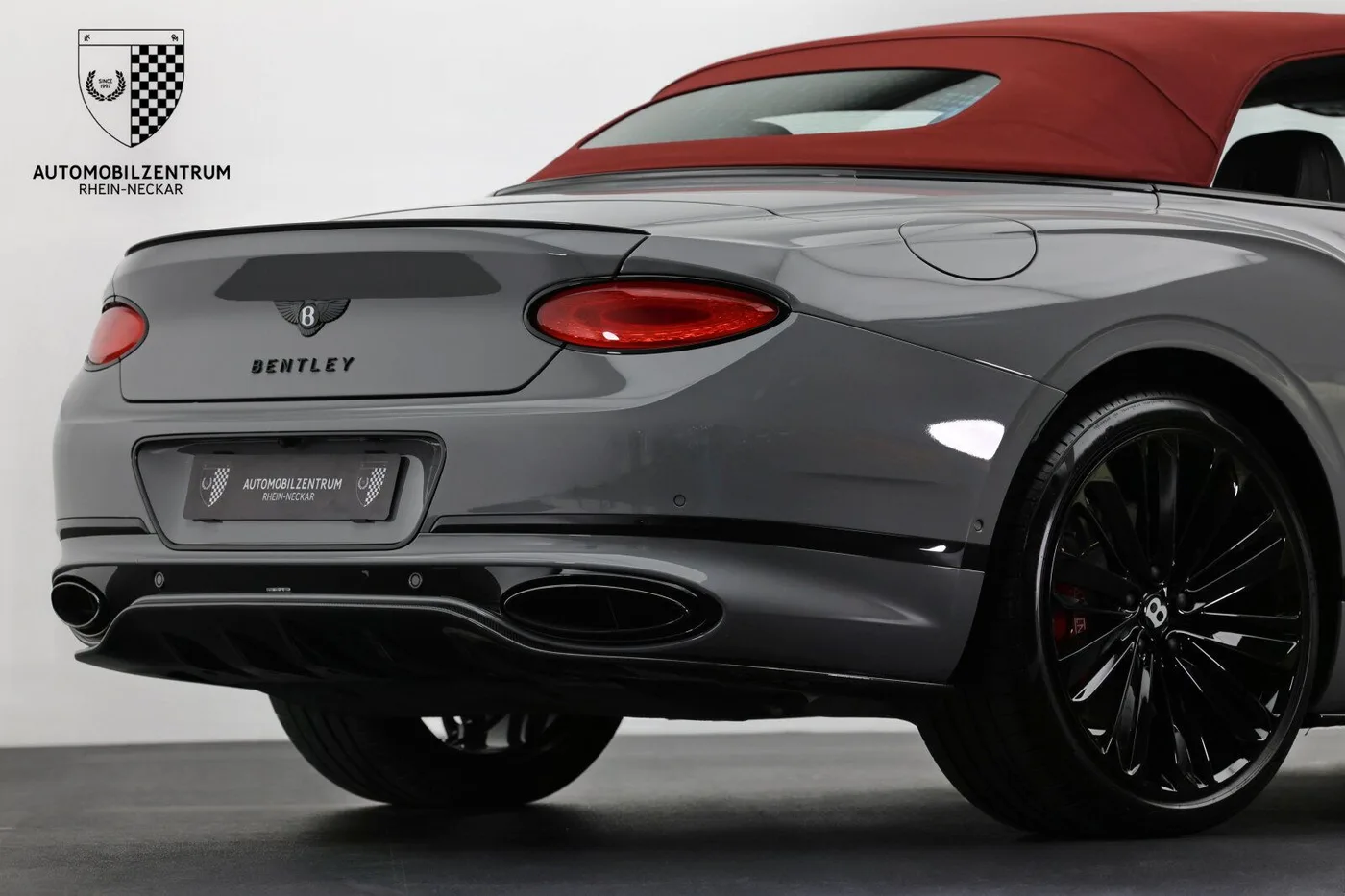 2022 Bentley Continental GTC Speed offered by a supercar dealer in Viernheim, Germany, photo 14 of 25