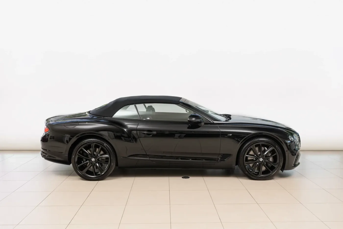 2022 Bentley Continental GTC V8 offered by an official Bentley dealer in Riga, Latvia, photo 10 of 25