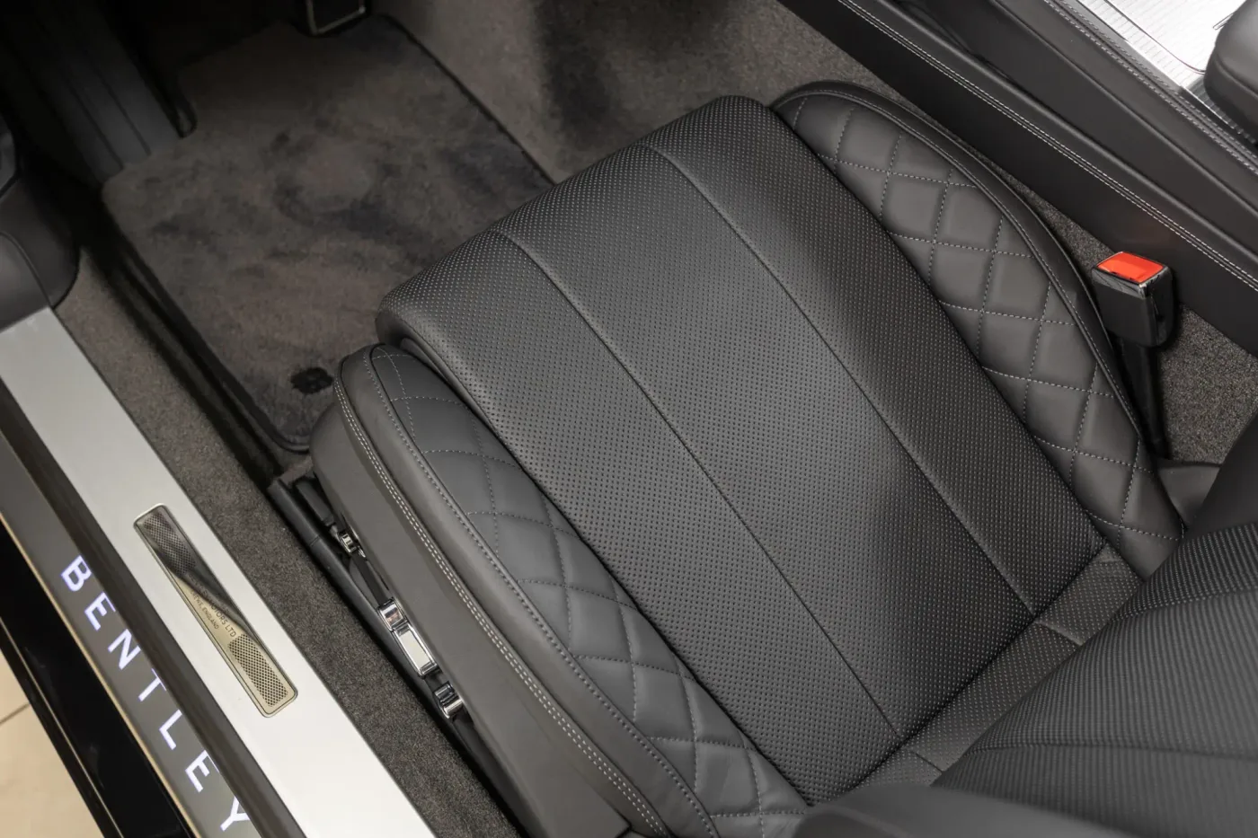 2022 Bentley Continental GTC V8 offered by an official Bentley dealer in Riga, Latvia, photo 17 of 25