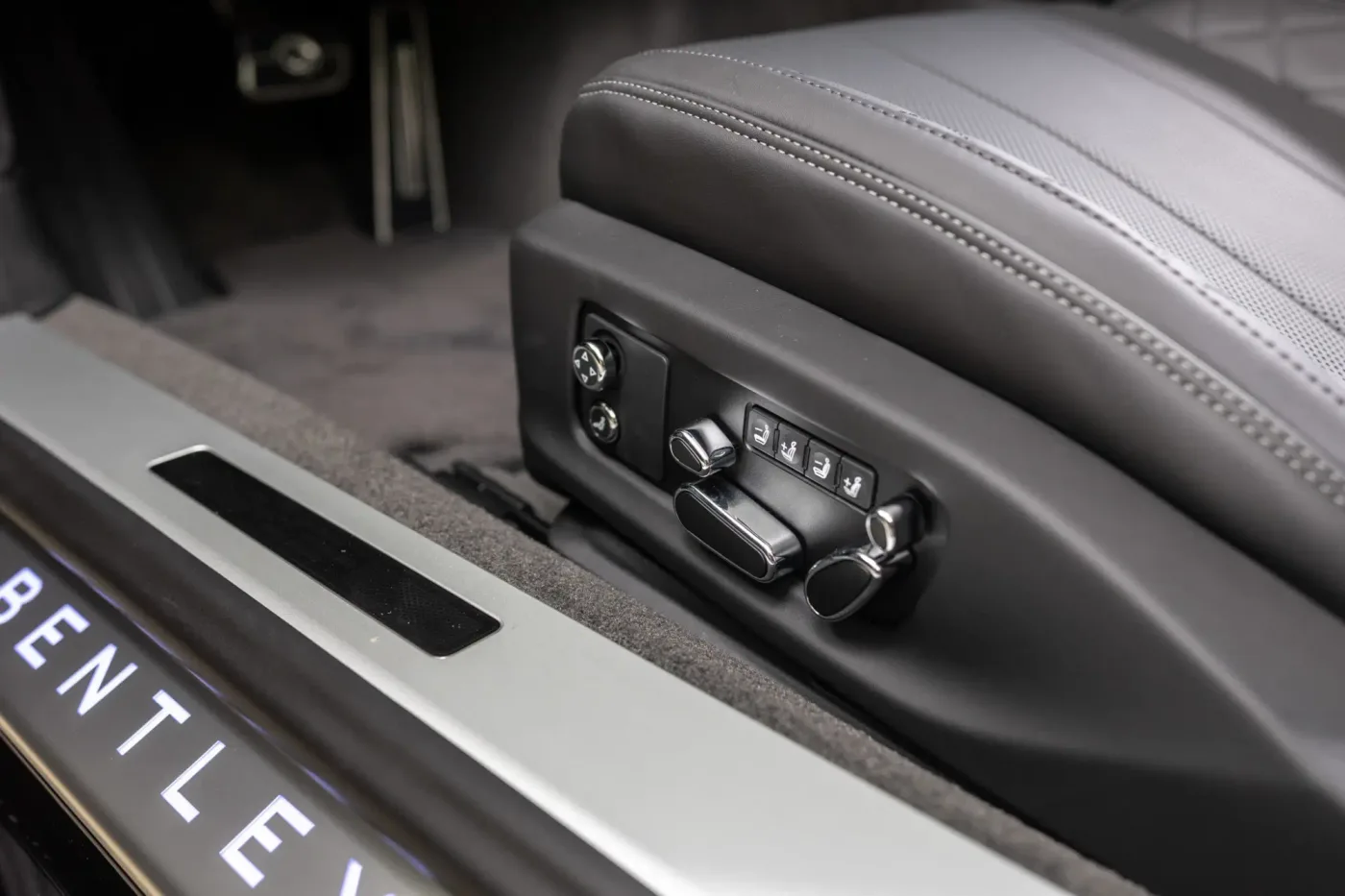 2022 Bentley Continental GTC V8 offered by an official Bentley dealer in Riga, Latvia, photo 18 of 25