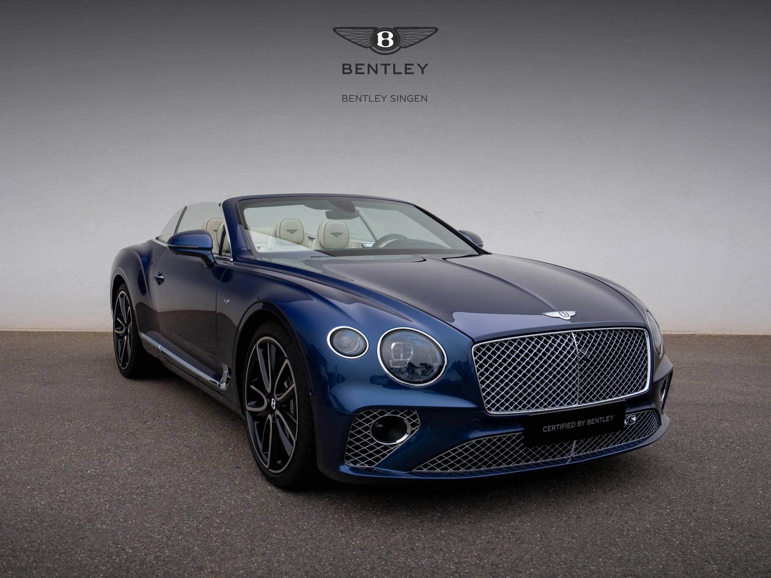2022 Bentley Continental GTC V8 proposée par un concessionnaire spécialisé à Singen, Allemagne, photo principale