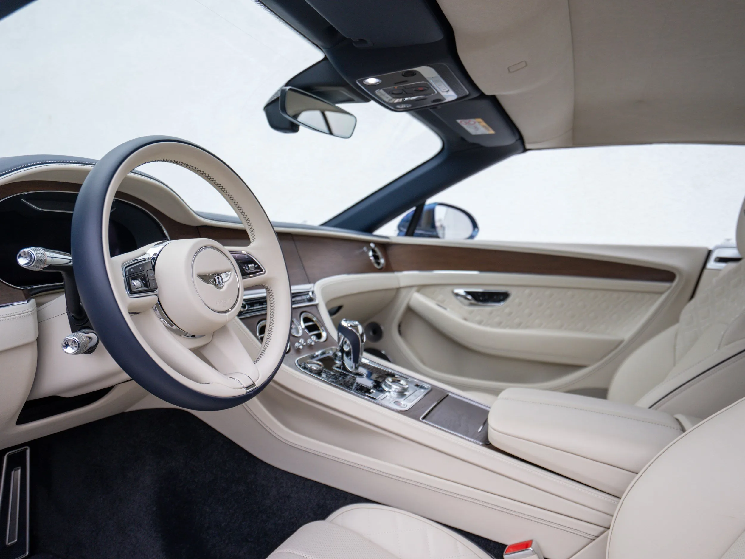 2022 Bentley Continental GTC V8, 17/30