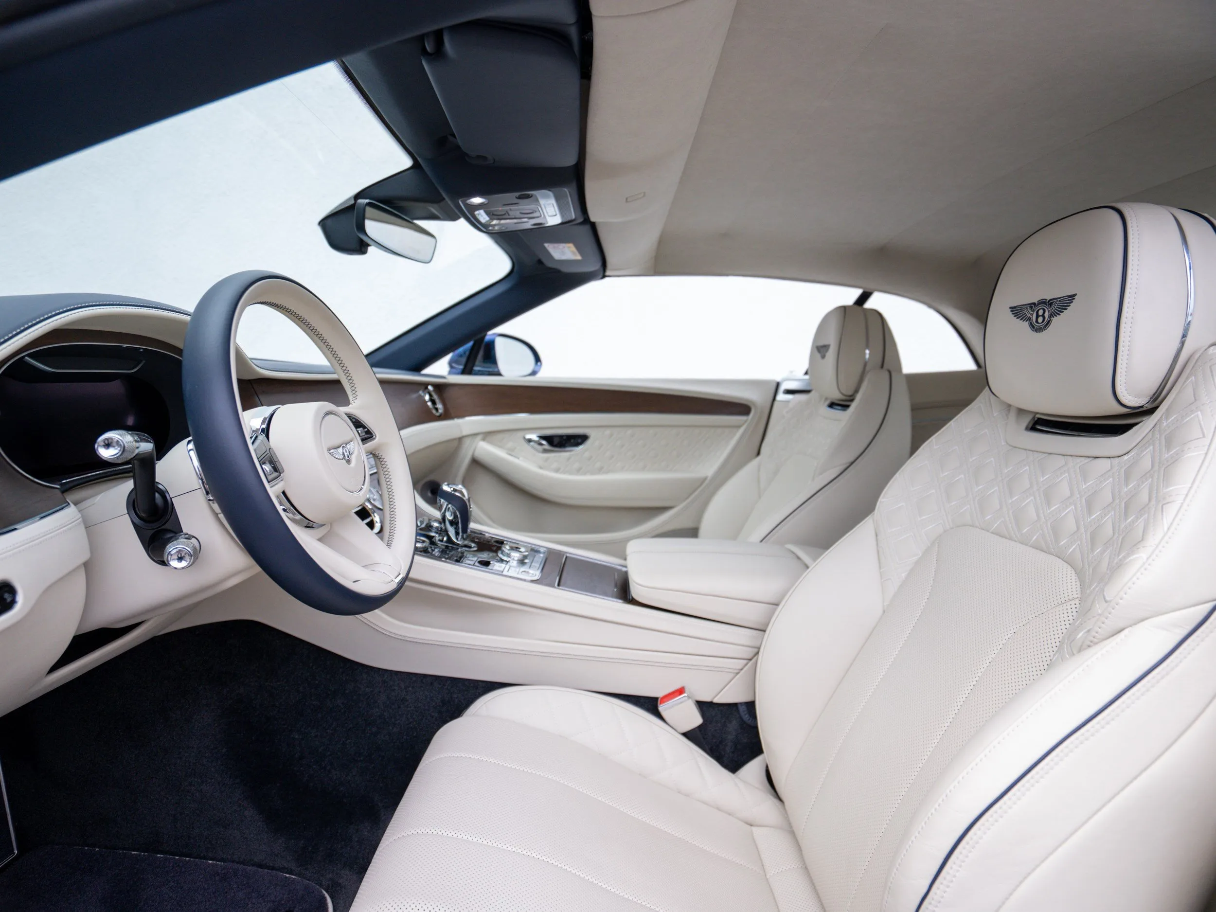 2022 Bentley Continental GTC V8, 18/30