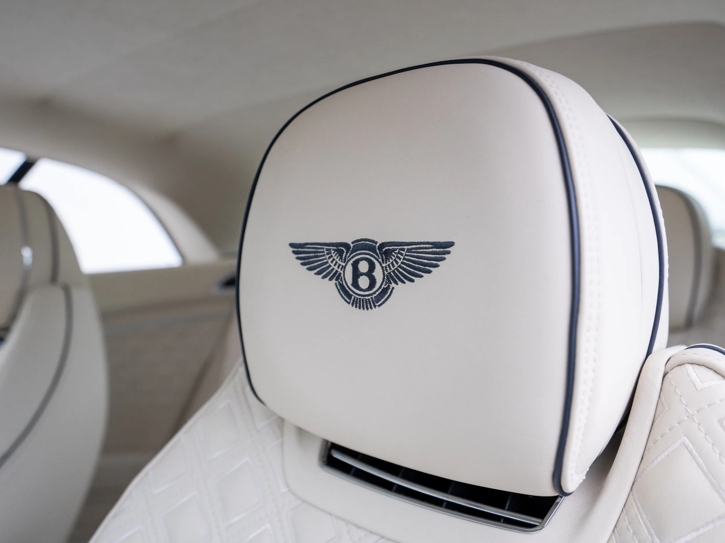 2022 Bentley Continental GTC V8, 21/30