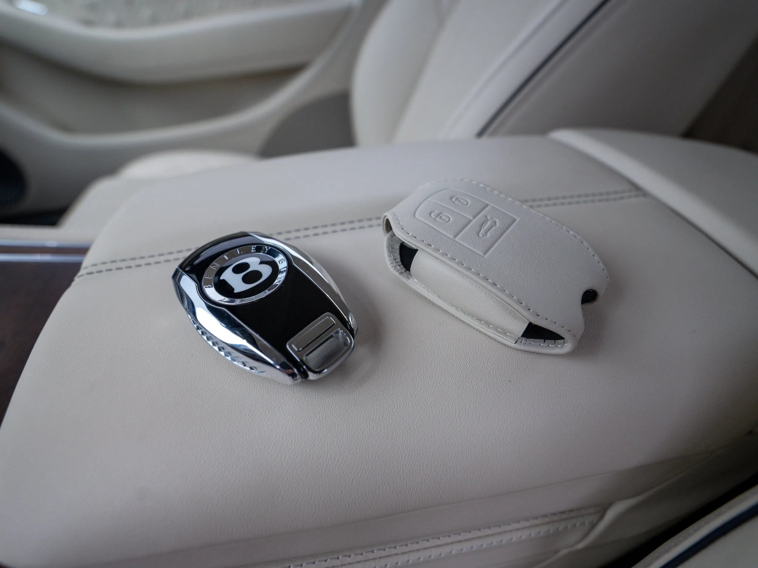 2022 Bentley Continental GTC V8, 27/30