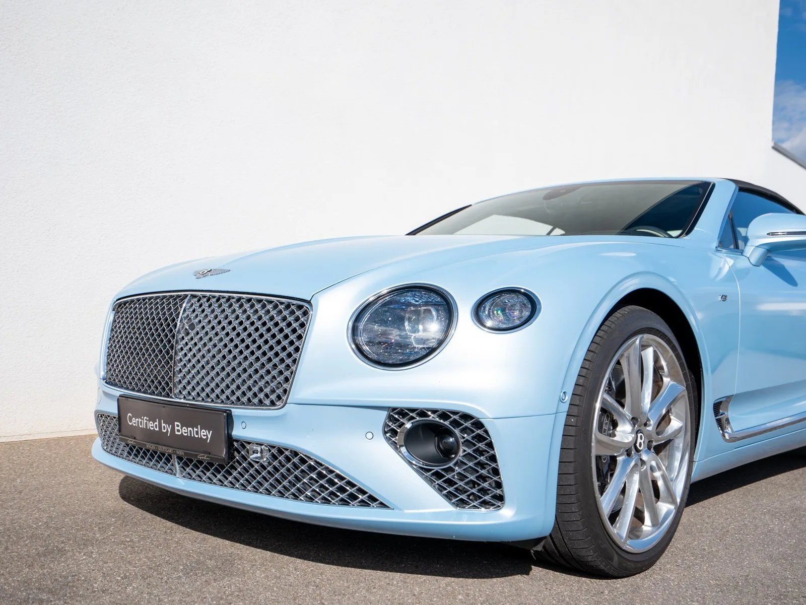 2022 Bentley Continental GTC V8, 18/30