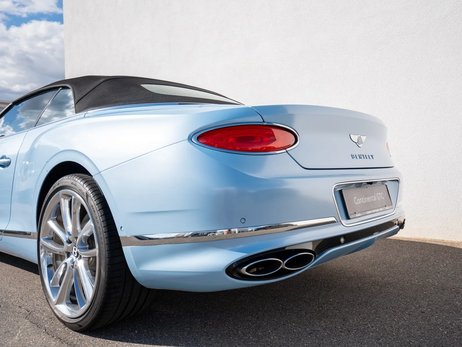 2022 Bentley Continental GTC V8, 22/30