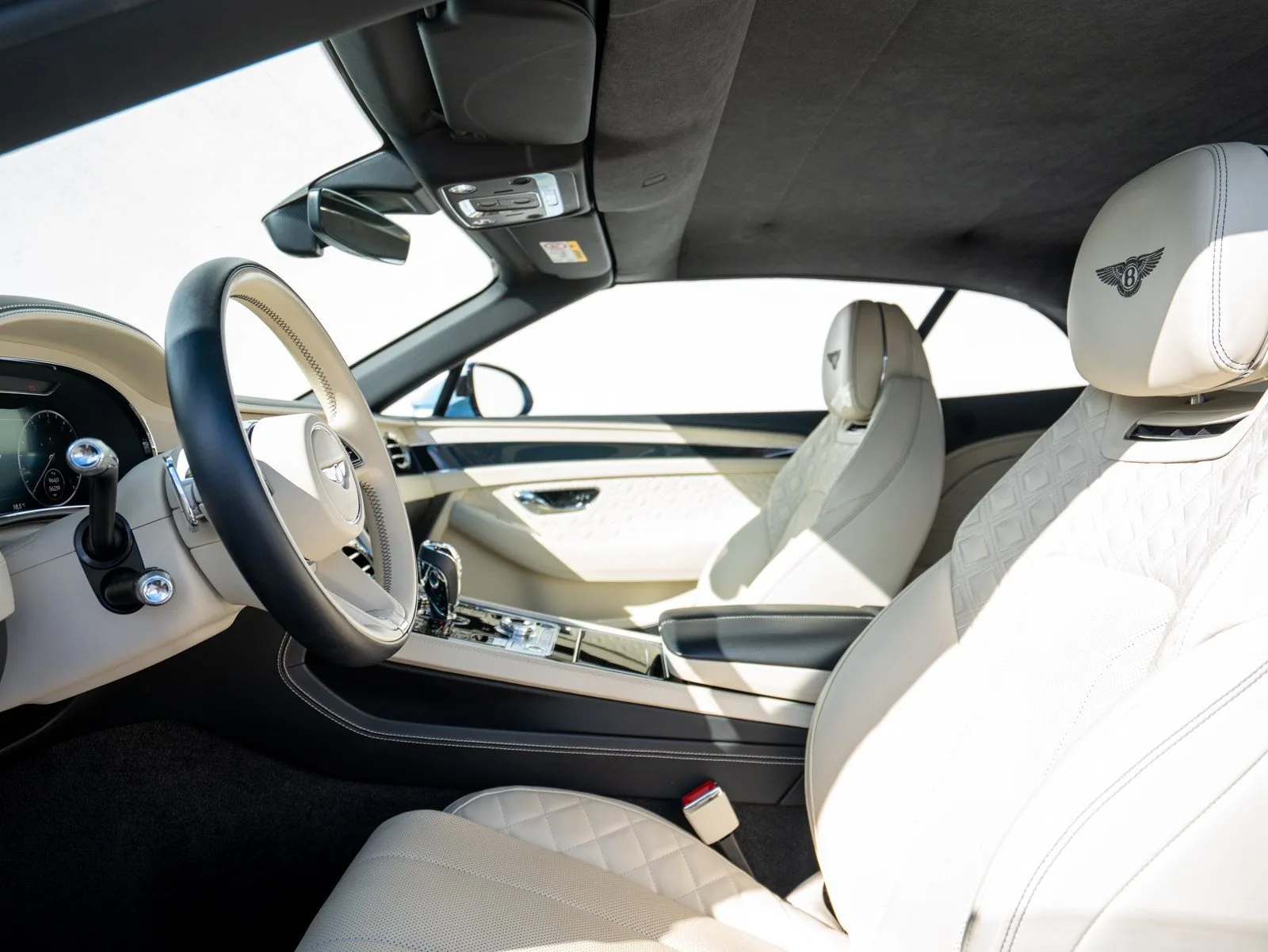 2022 Bentley Continental GTC V8, 28/30