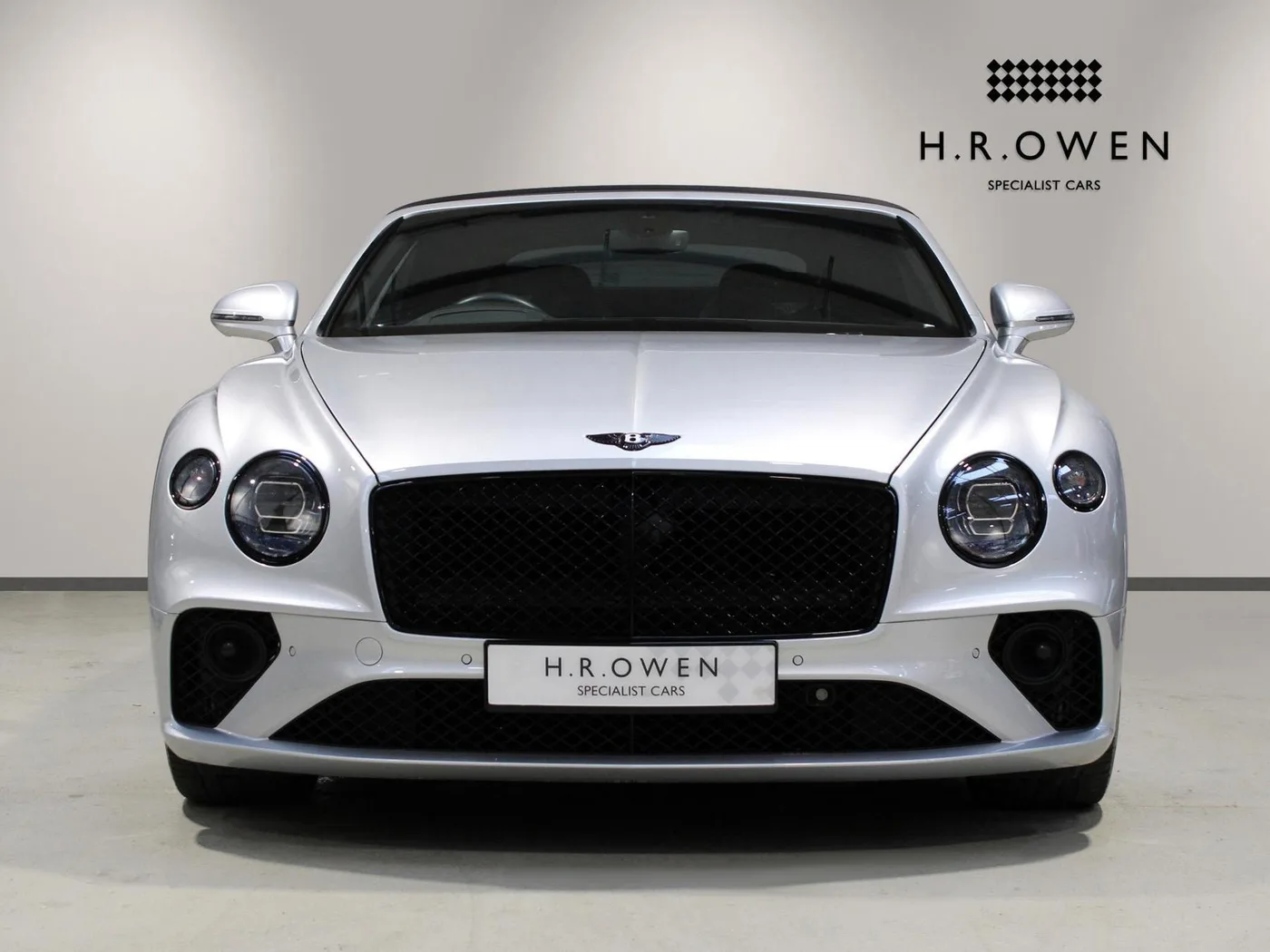2022 Bentley Continental GTC V8 proposée par un groupe de concessions agréées à Cheltenham, Royaume-Uni, photo 9 sur 25