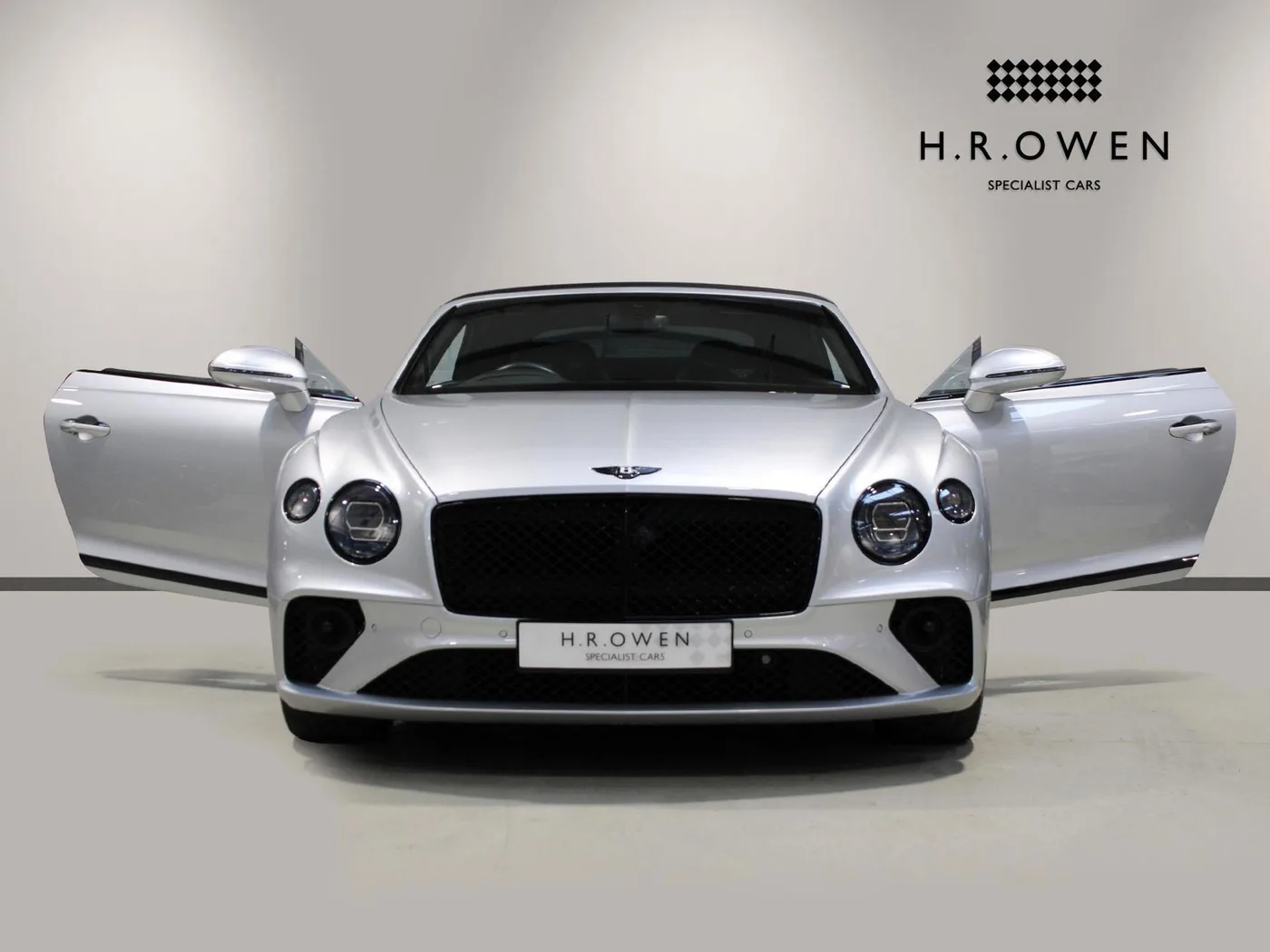 2022 Bentley Continental GTC V8 proposée par un groupe de concessions agréées à Cheltenham, Royaume-Uni, photo 10 sur 25