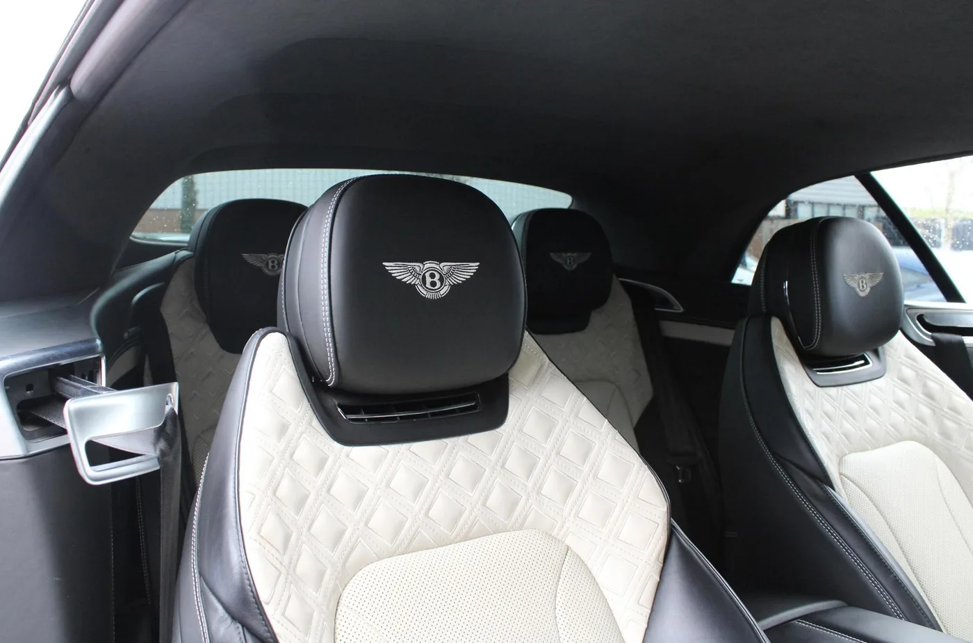 2022 Bentley Continental GTC V8 proposée par un groupe de concessions agréées à Cheltenham, Royaume-Uni, photo 19 sur 25
