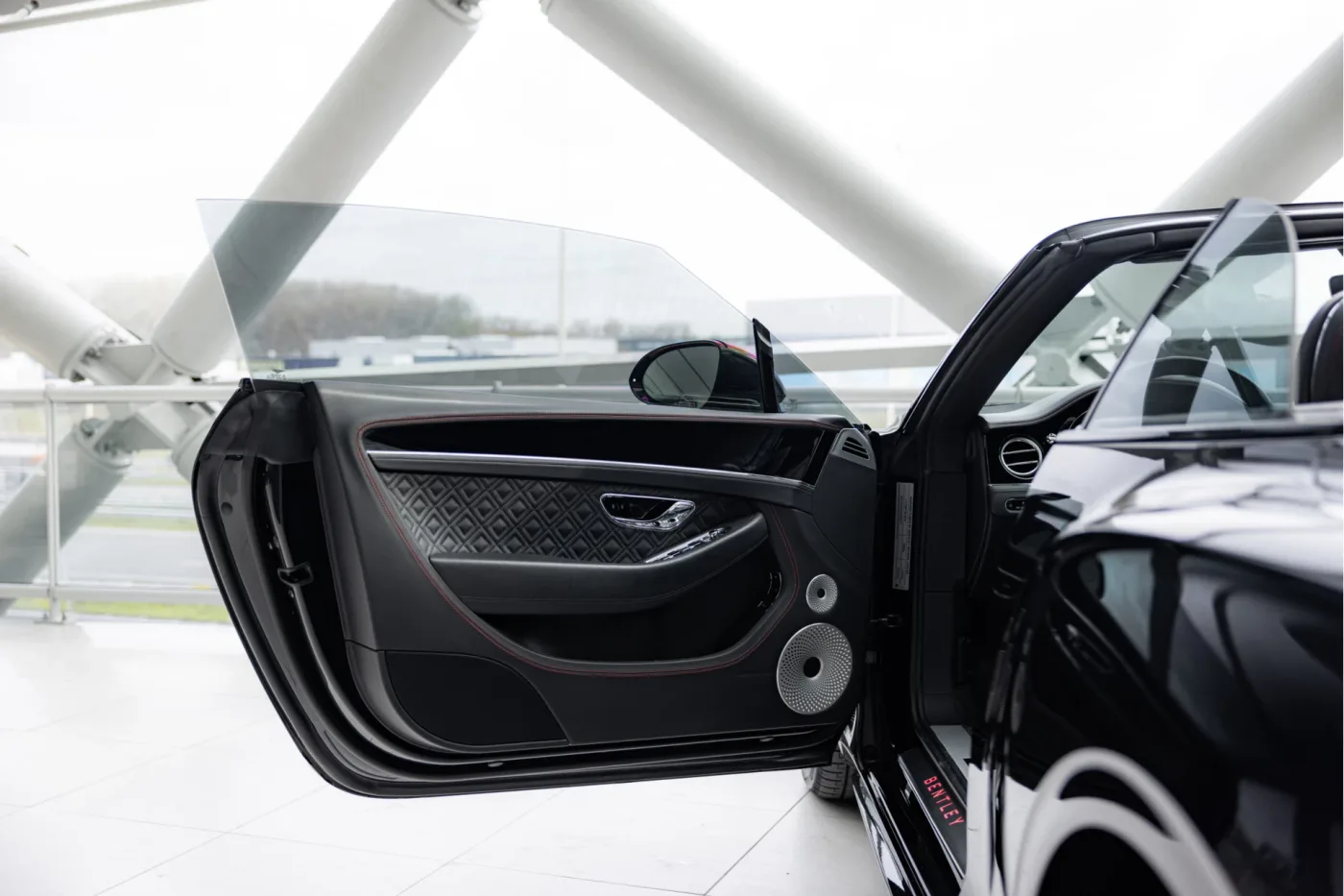 2022 Bentley Continental GTC Mulliner V8 angeboten von einem offiziellen McLaren und Morgan-Vertragshändler in Utrecht, Niederlande, Foto 7 von 25