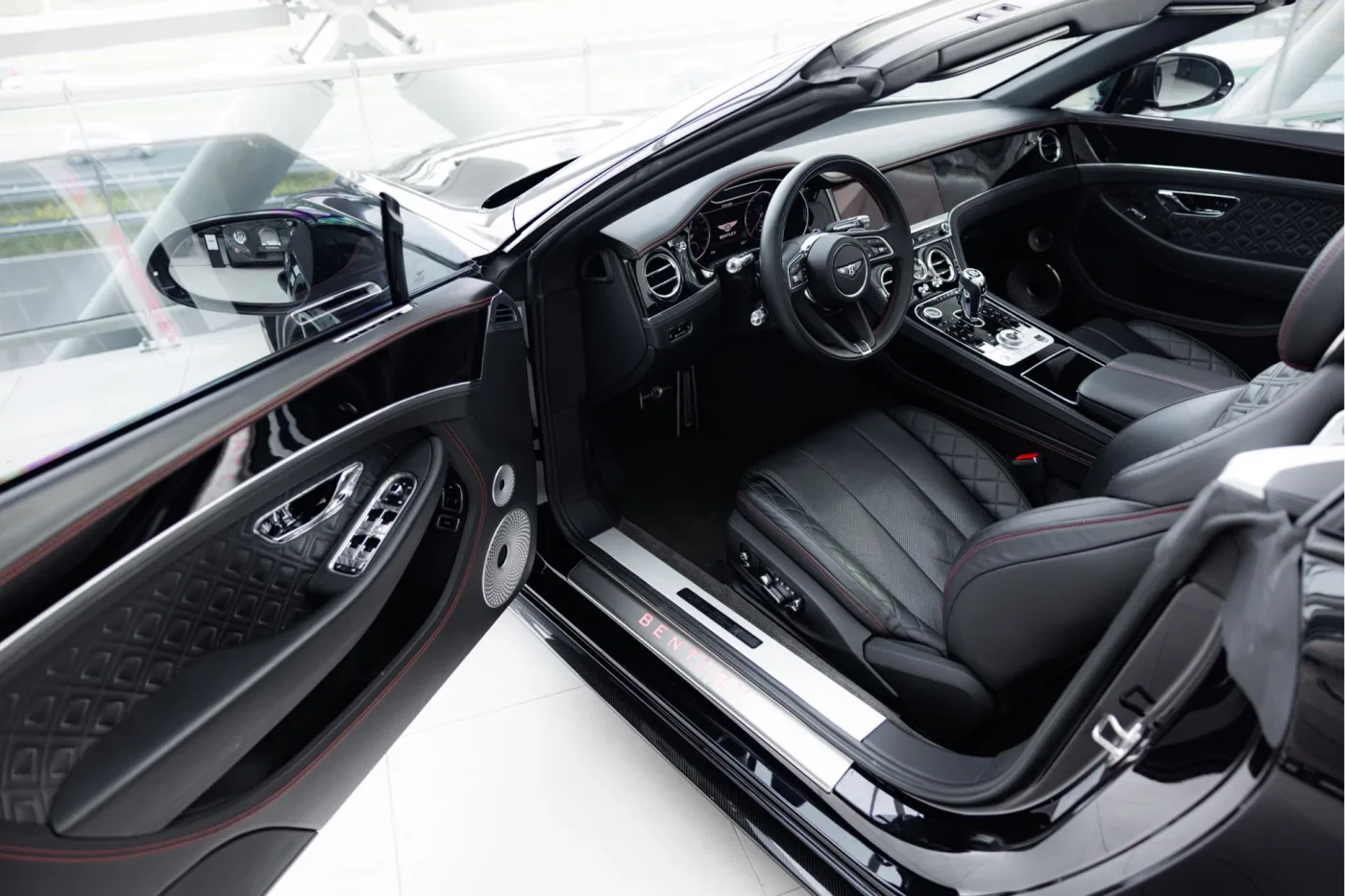 2022 Bentley Continental GTC Mulliner V8 angeboten von einem offiziellen McLaren und Morgan-Vertragshändler in Utrecht, Niederlande, Foto 12 von 25