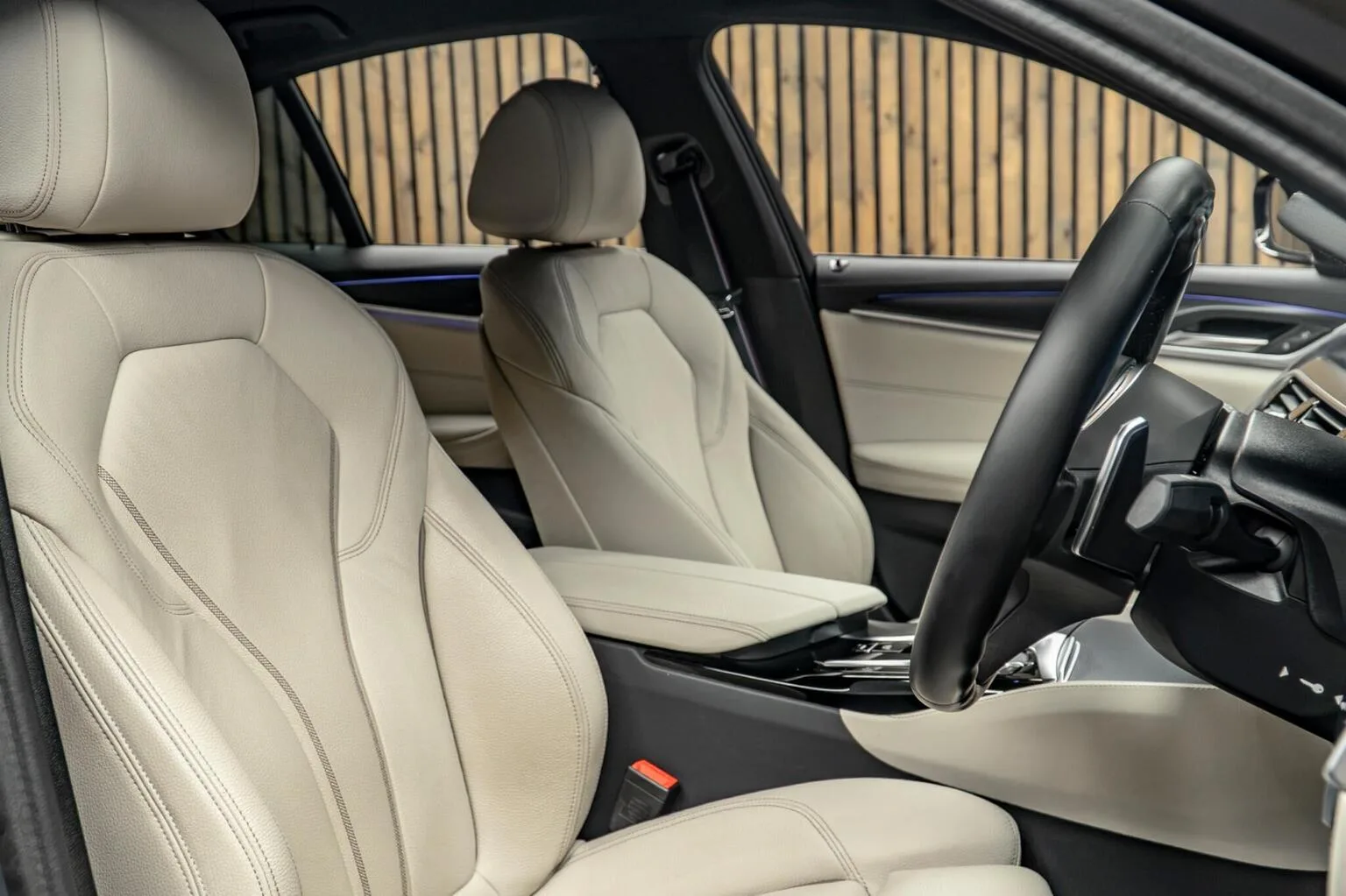 2022 BMW 530d xDrive M Sport, 2/30