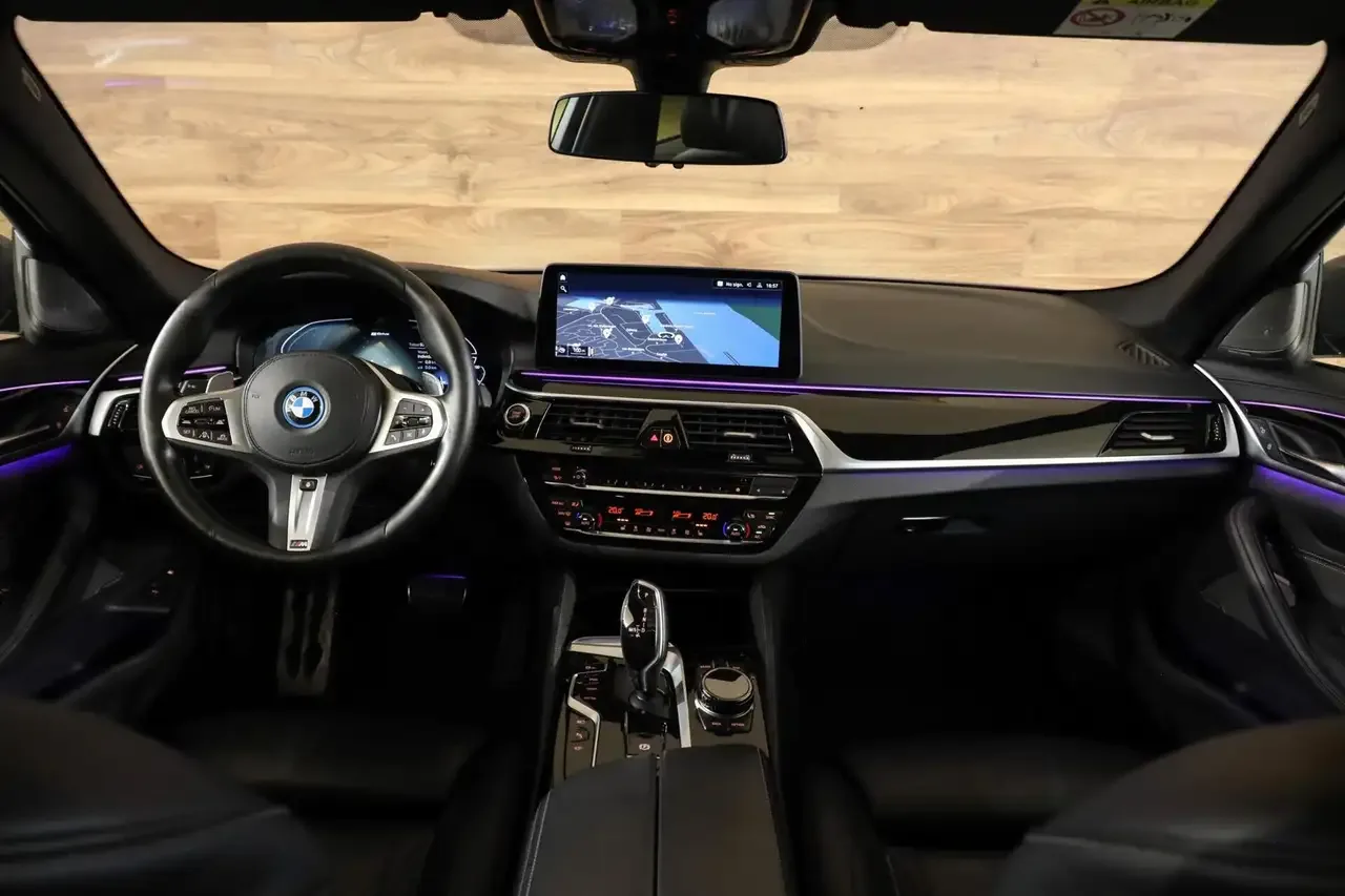 2022 BMW 530e M Sport, 3/30