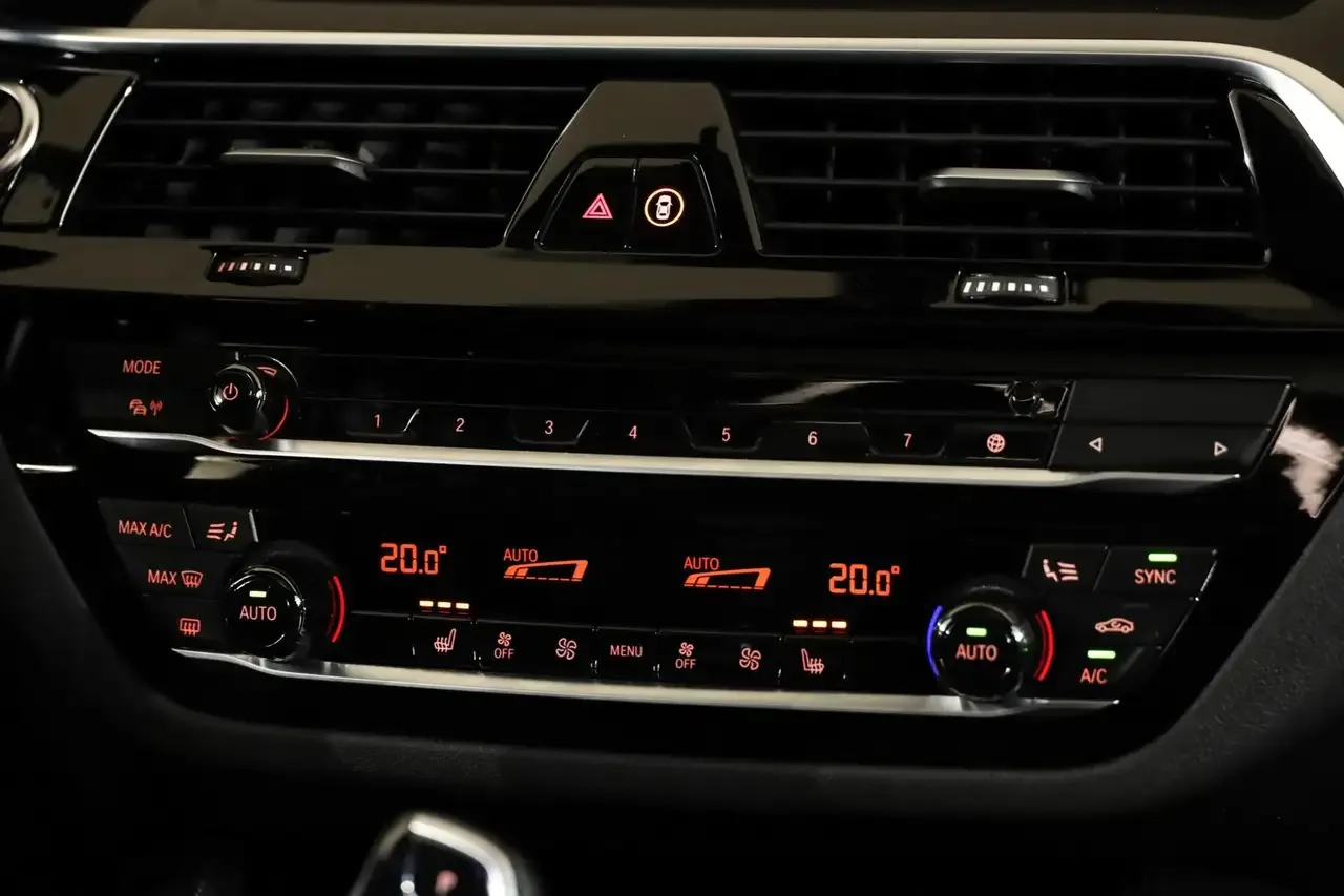 2022 BMW 530e M Sport, 18/30