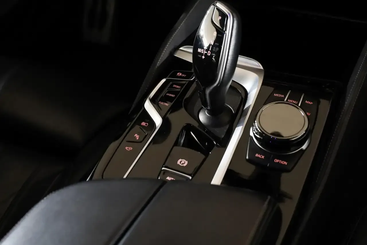 2022 BMW 530e M Sport, 25/30