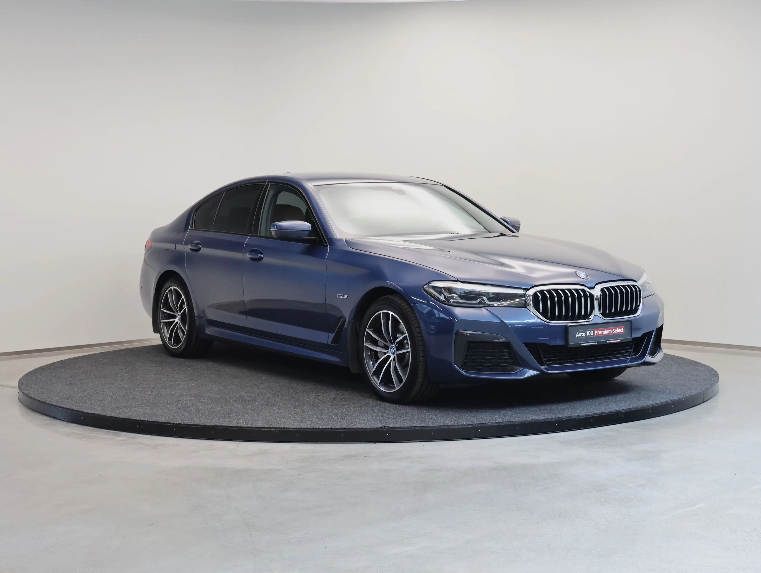 2022 BMW 530e xDrive, M Sport, 2/23