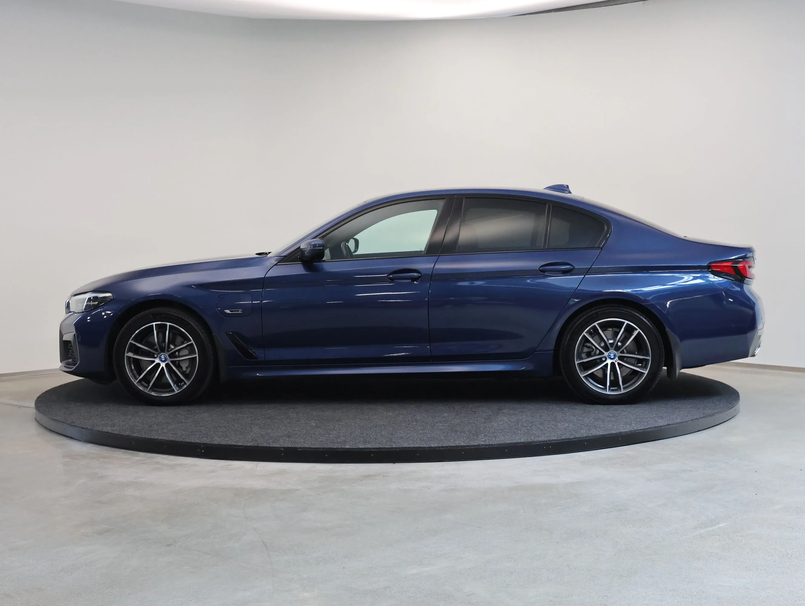 2022 BMW 530e xDrive, M Sport, 5/23