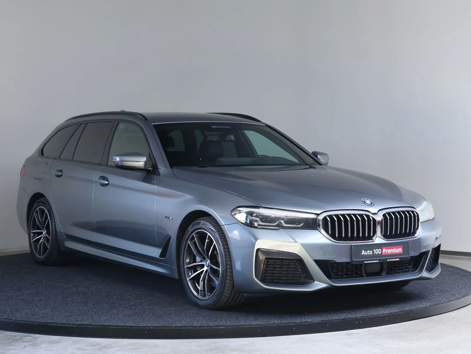 2022 BMW 530e xDrive Touring, M Sport, 2/28
