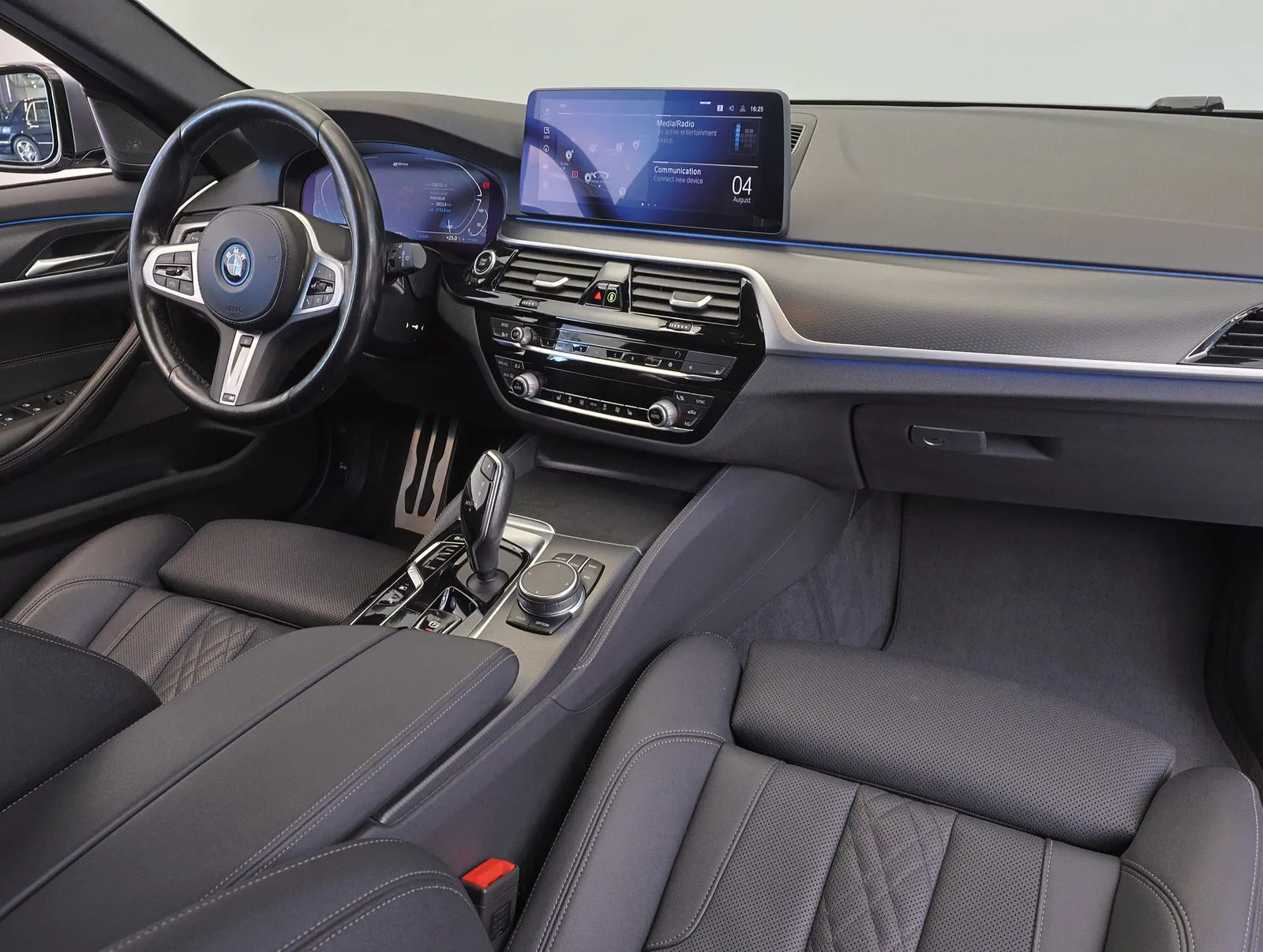 2022 BMW 530e xDrive Touring, M Sport, 16/28
