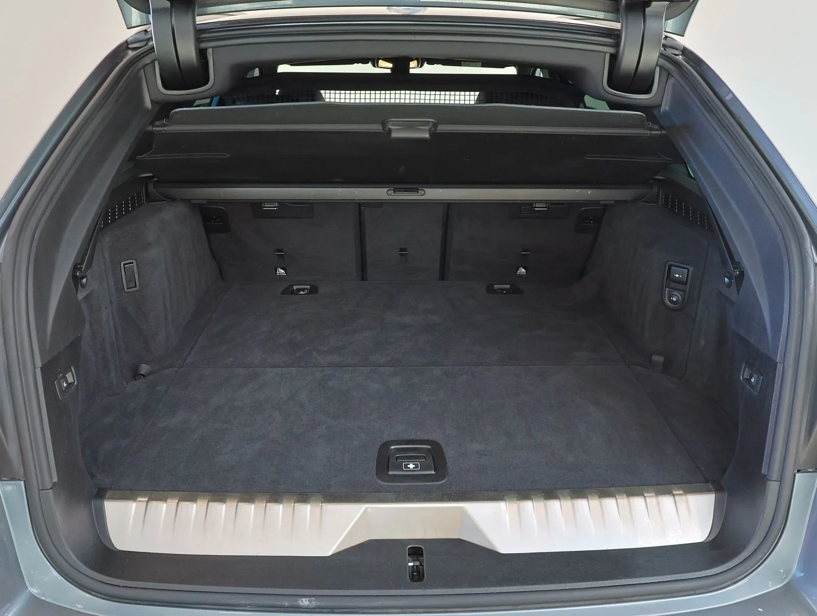 2022 BMW 530e xDrive Touring, M Sport, 23/28