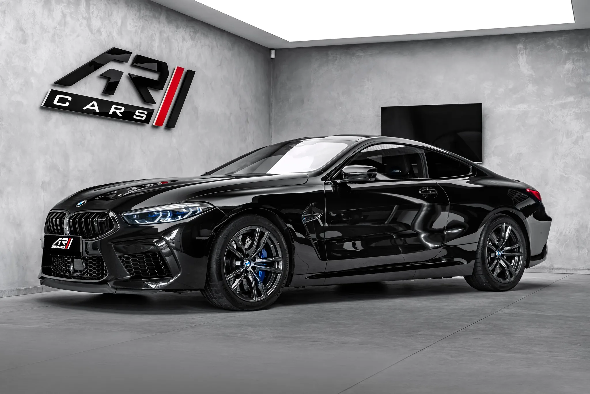 2022 BMW M8 Competition Coupé angeboten von einem Fachhändler in Ostrava, Tschechien, Hauptfoto