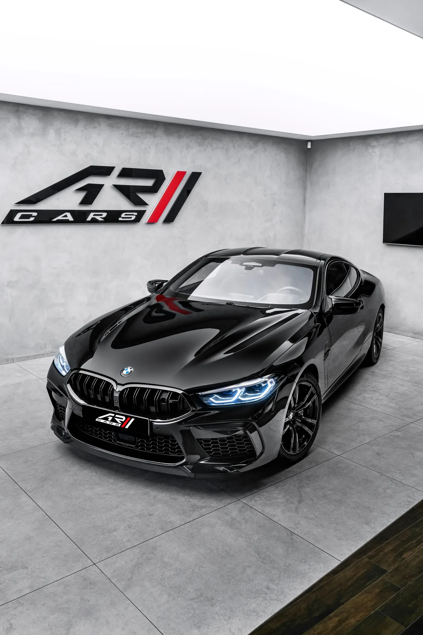 2022 BMW M8 Competition Coupé angeboten von einem Fachhändler in Ostrava, Tschechien, Foto 3 von 15