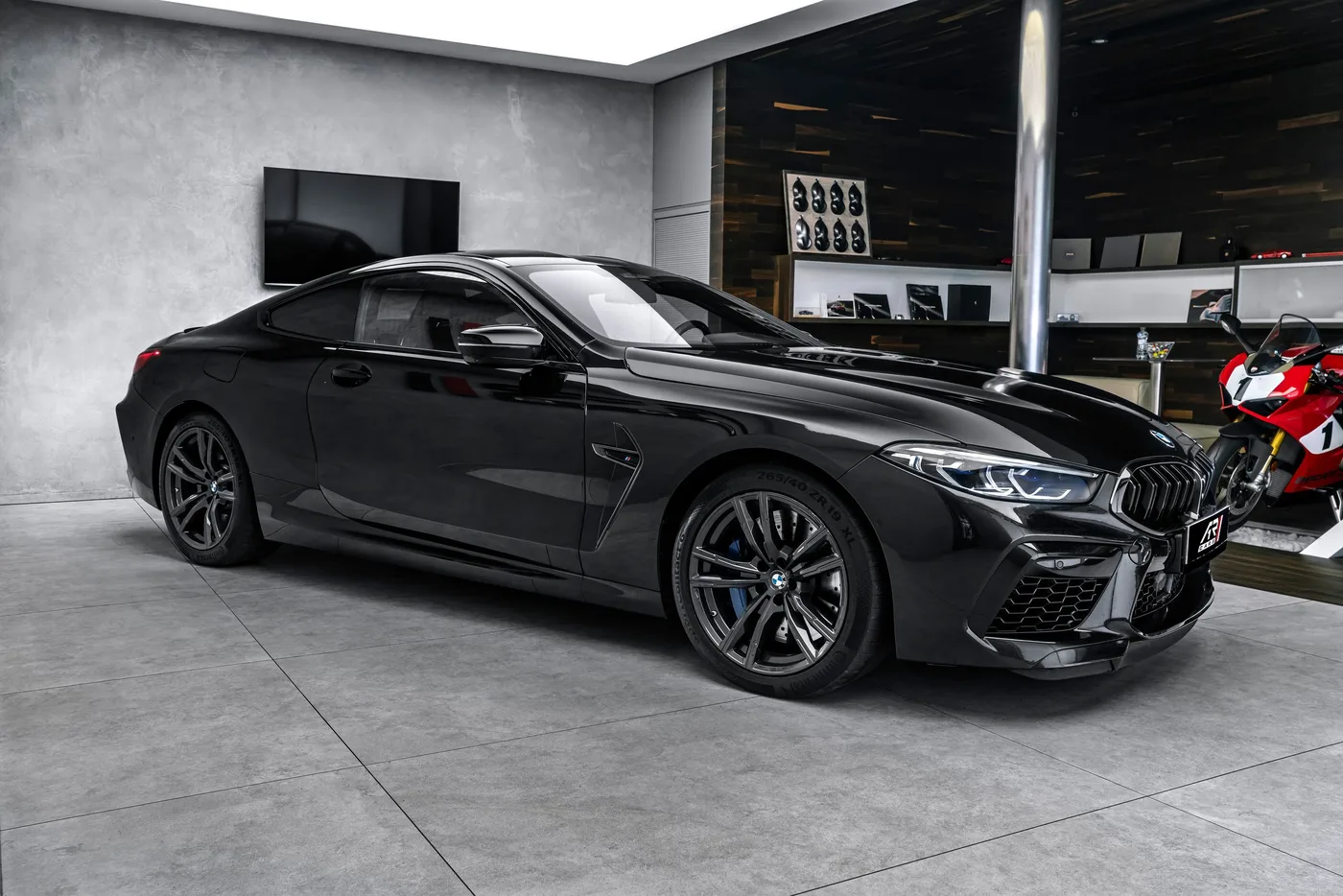 2022 BMW M8 Competition Coupé angeboten von einem Fachhändler in Ostrava, Tschechien, Foto 4 von 15