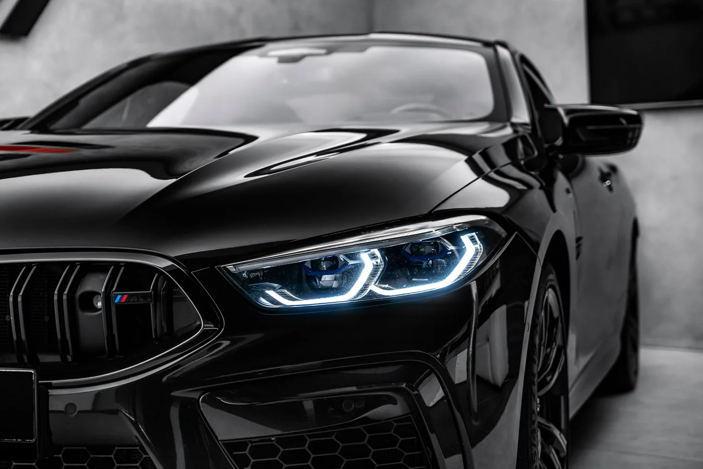2022 BMW M8 Competition Coupé angeboten von einem Fachhändler in Ostrava, Tschechien, Foto 5 von 15