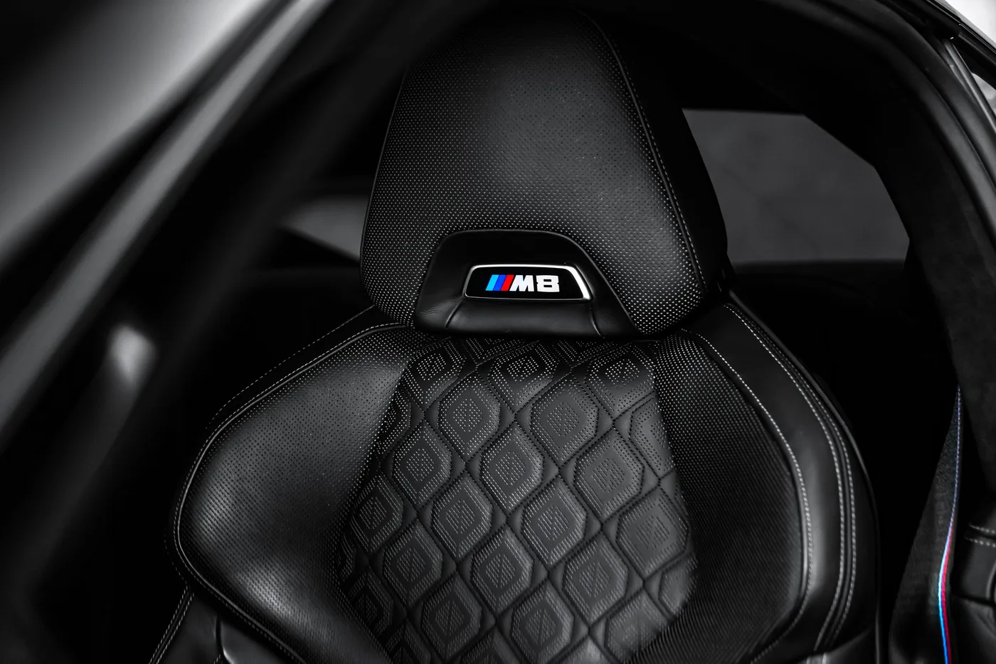 2022 BMW M8 Competition Coupé angeboten von einem Fachhändler in Ostrava, Tschechien, Foto 14 von 15