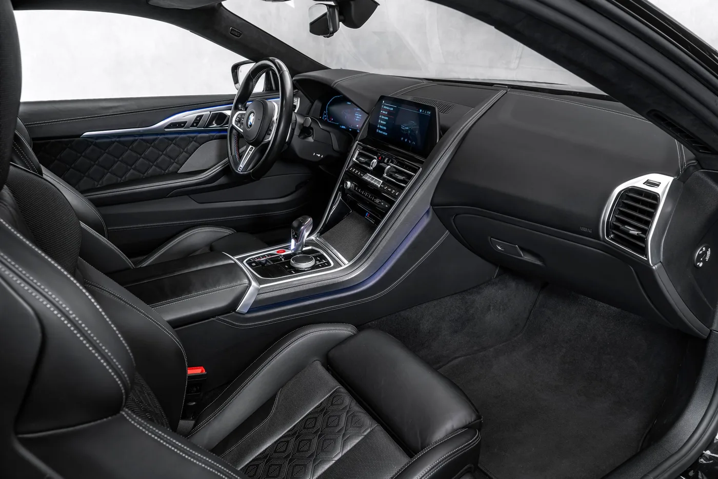 2022 BMW M8 Competition Coupé angeboten von einem Fachhändler in Ostrava, Tschechien, Foto 15 von 15