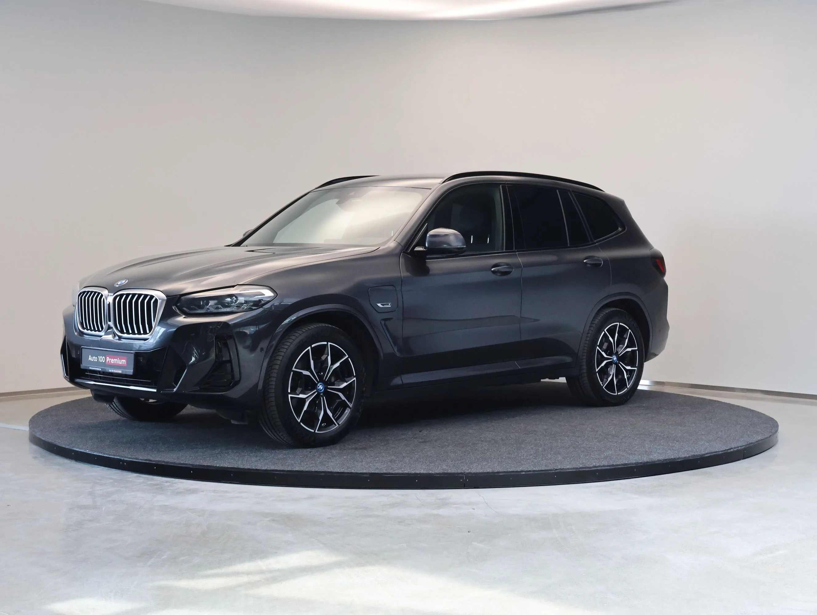 2022 BMW X3 xDrive30e M Sport angeboten von einem Fachhändler in Tallinn, Estland, Hauptfoto